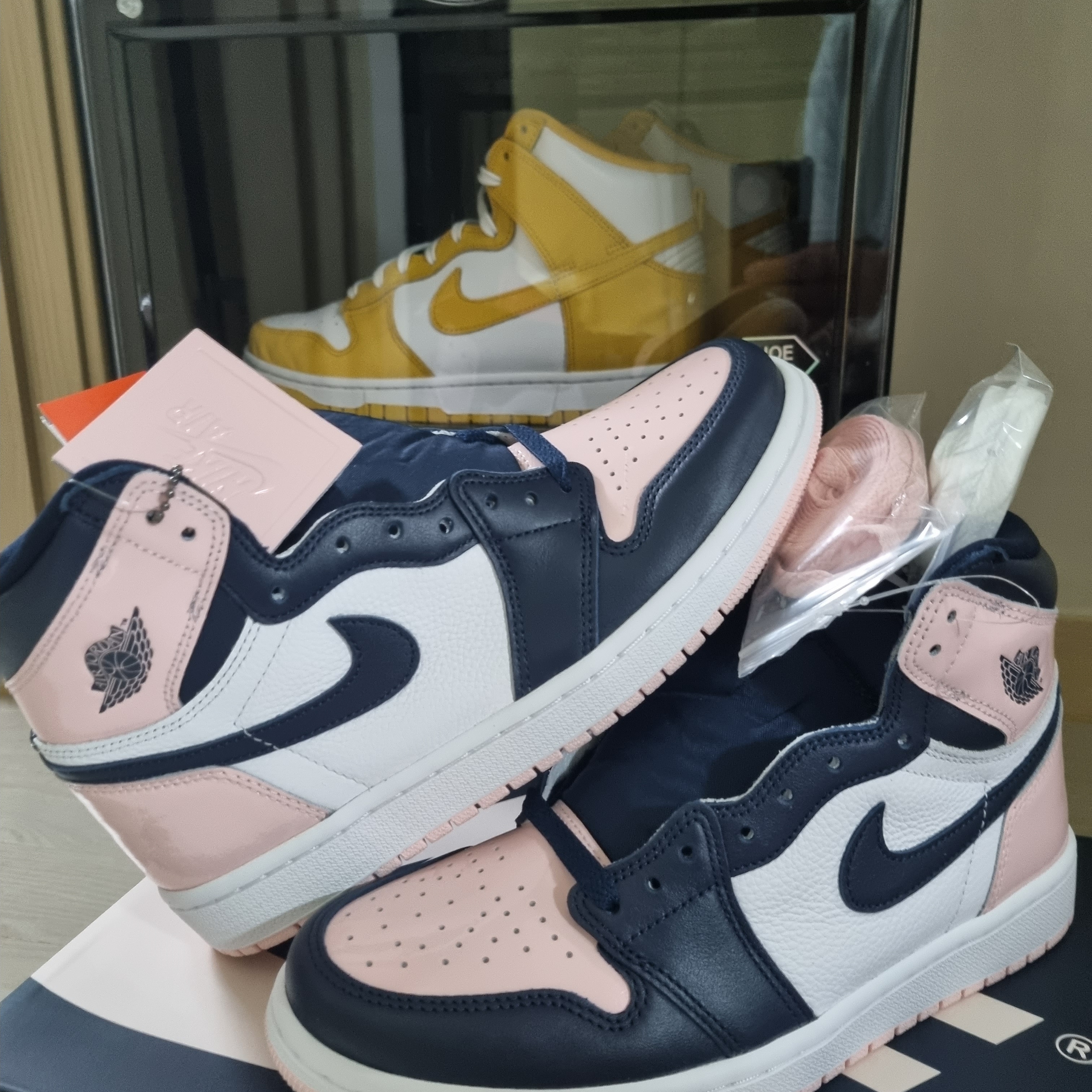 (W) Jordan 1 Retro High OG Atmosphere 착용 스타일 - 1