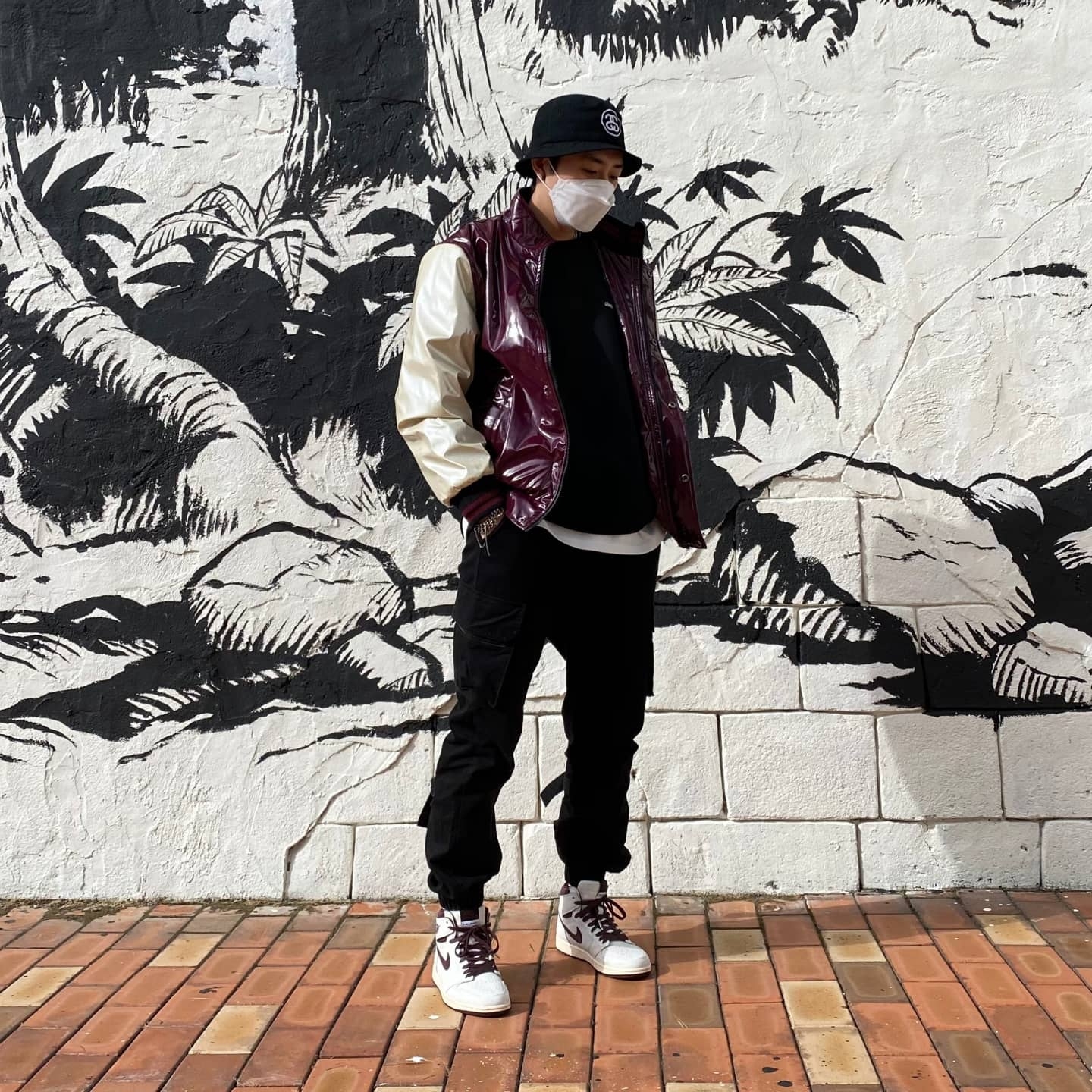 Jordan 1 x A Ma Maniere Retro High OG SP Sail and Burgundy 착용 스타일 - 1