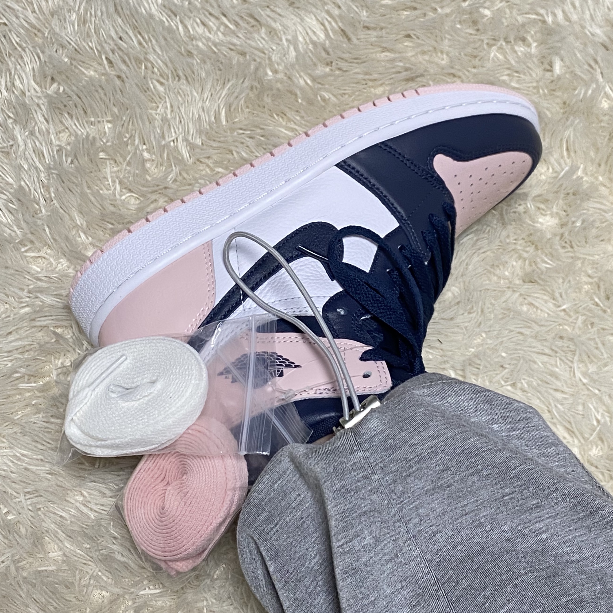 (W) Jordan 1 Retro High OG Atmosphere 착용 스타일 - 2