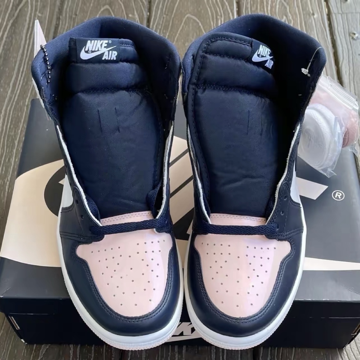 (W) Jordan 1 Retro High OG Atmosphere 착용 스타일 - 2