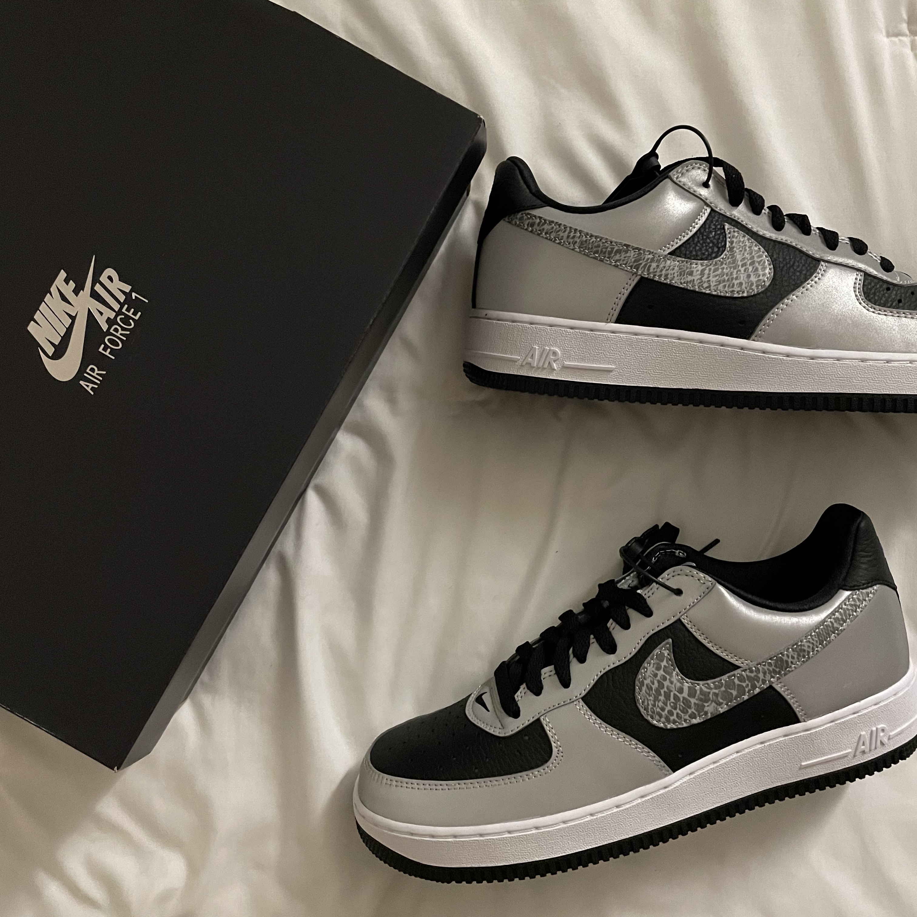 Nike Air Force 1 B Silver Snake 착용 스타일