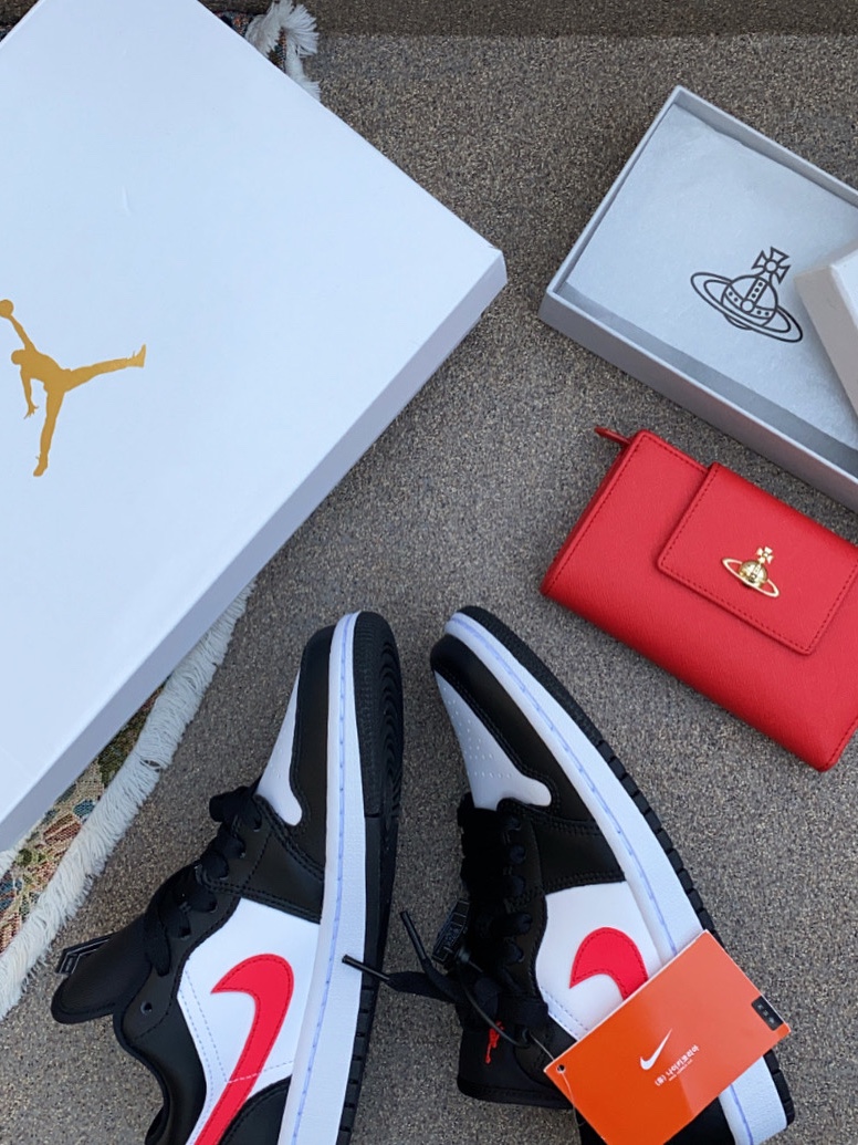 (W) Jordan 1 Low Black Siren Red 착용 스타일