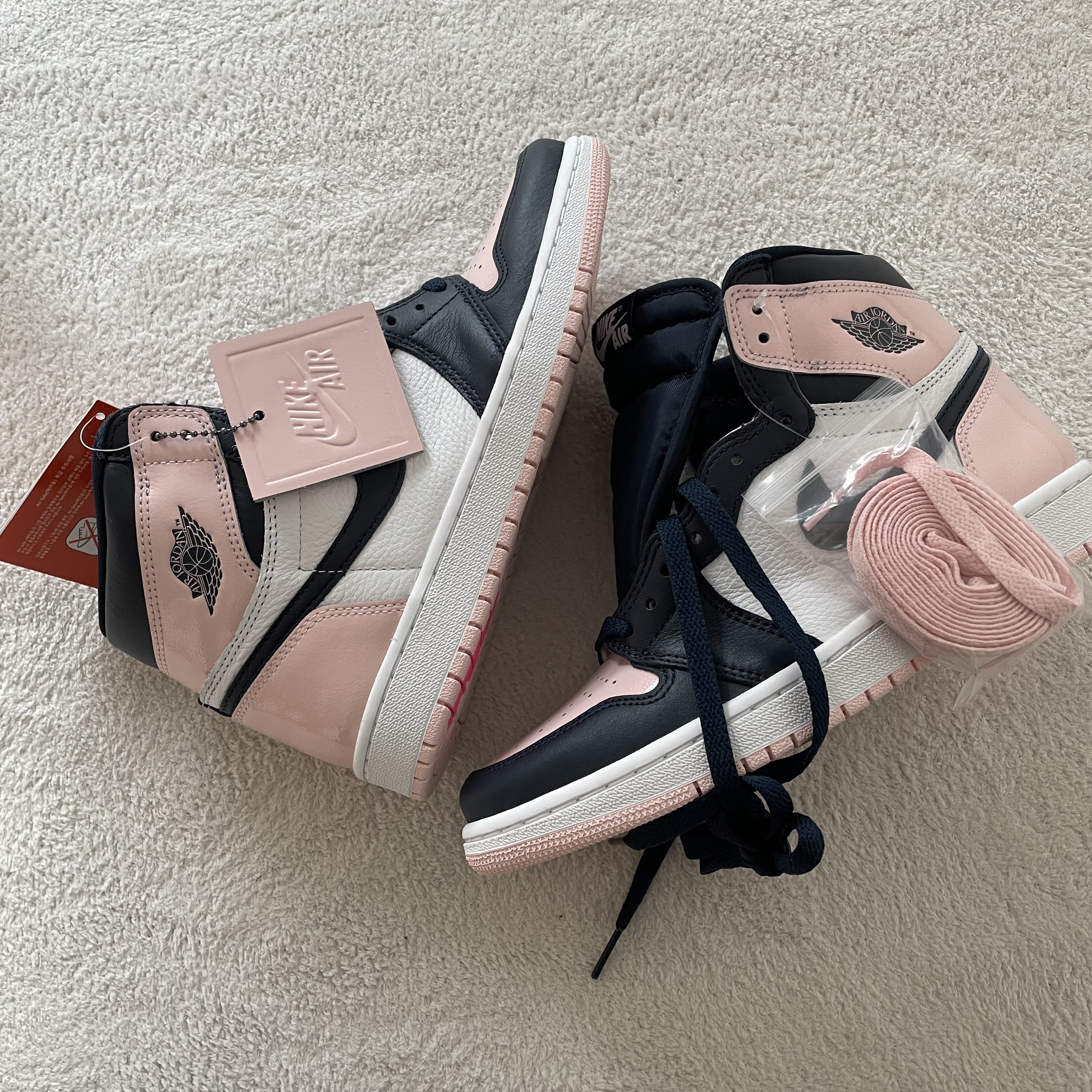 (W) Jordan 1 Retro High OG Atmosphere 착용 스타일 - 1