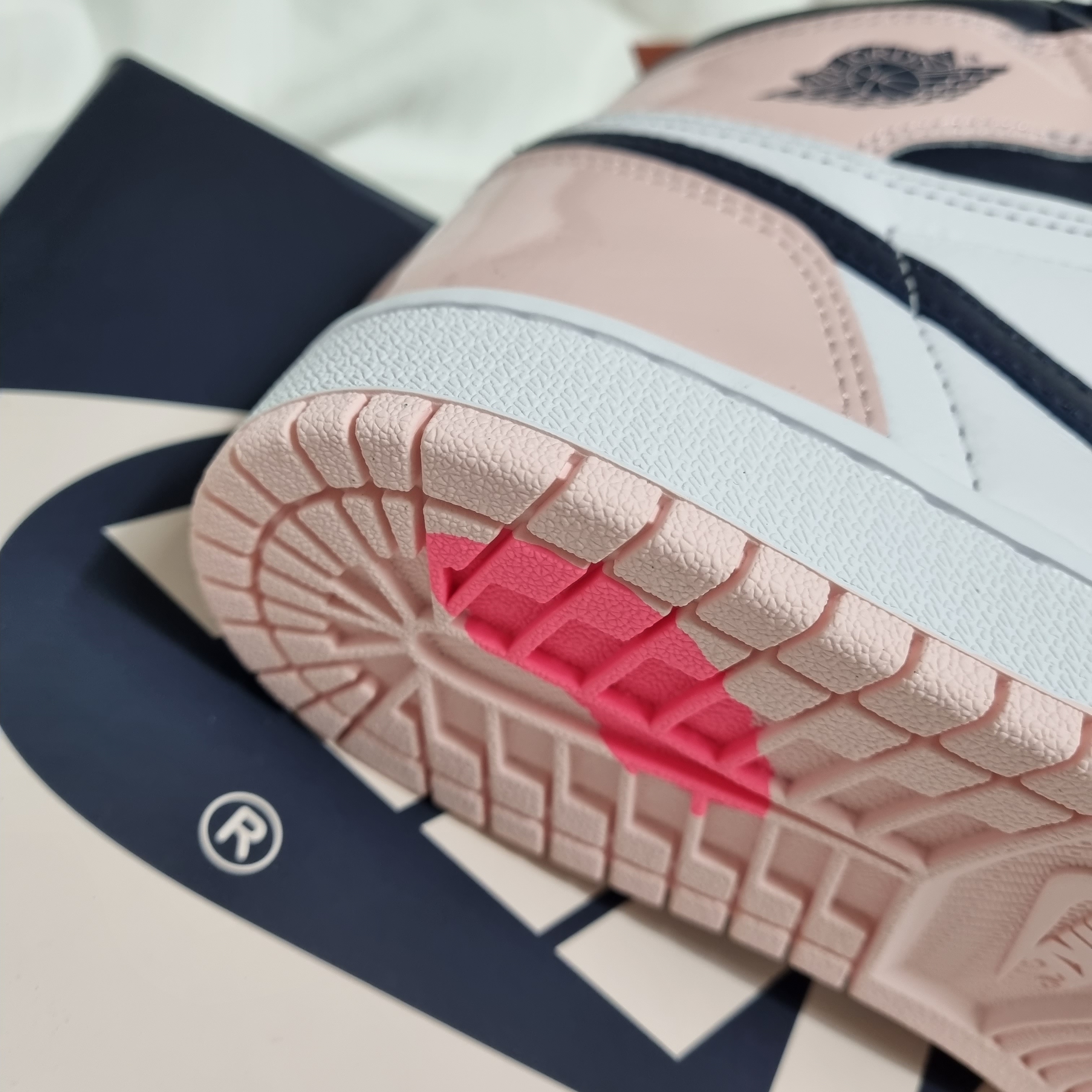 (W) Jordan 1 Retro High OG Atmosphere 착용 스타일