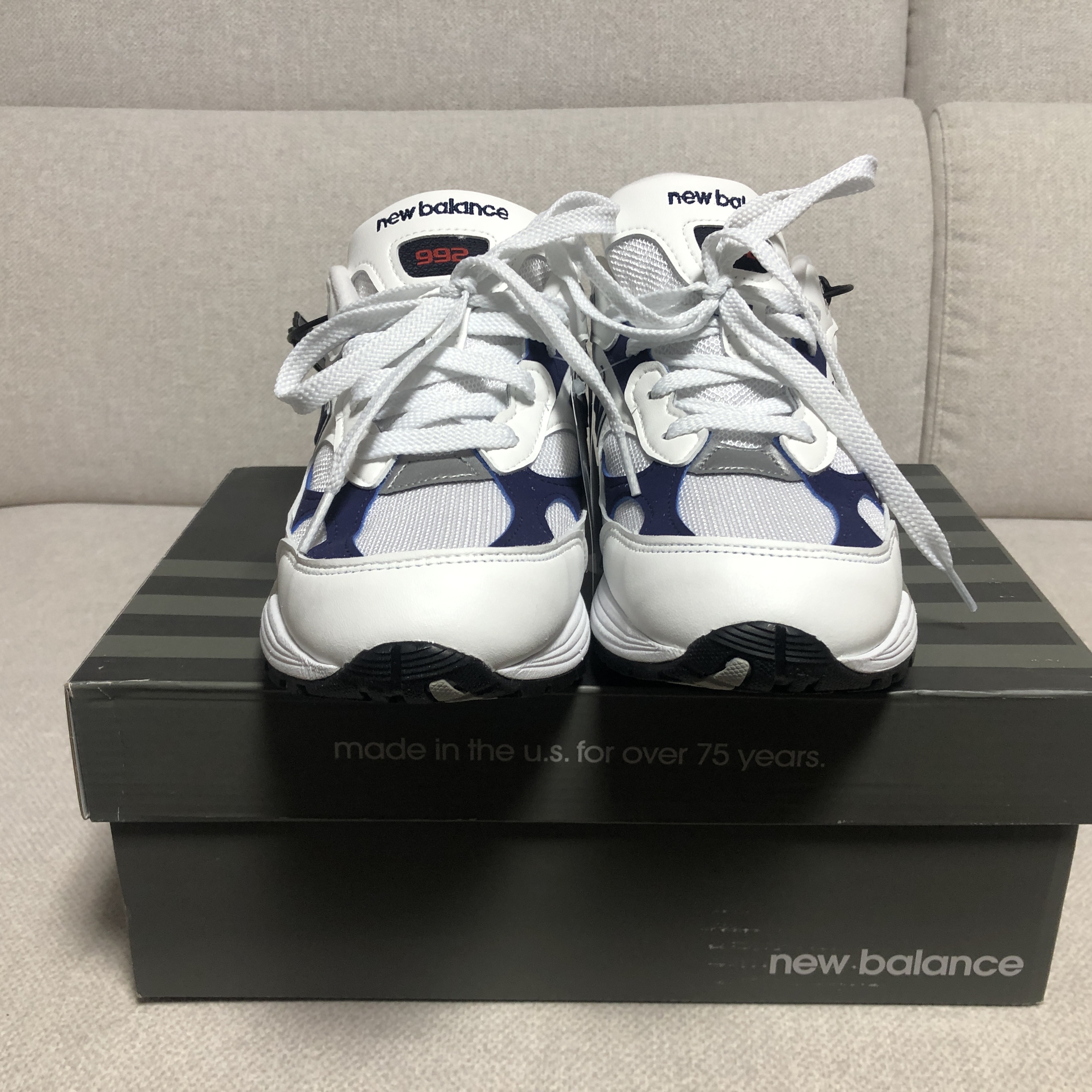 New Balance 992 Made in USA White Navy 착용 스타일 - 2