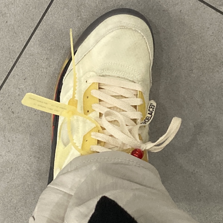 Jordan 5 x Off-White Retro SP Sail Fire Red 착용 스타일