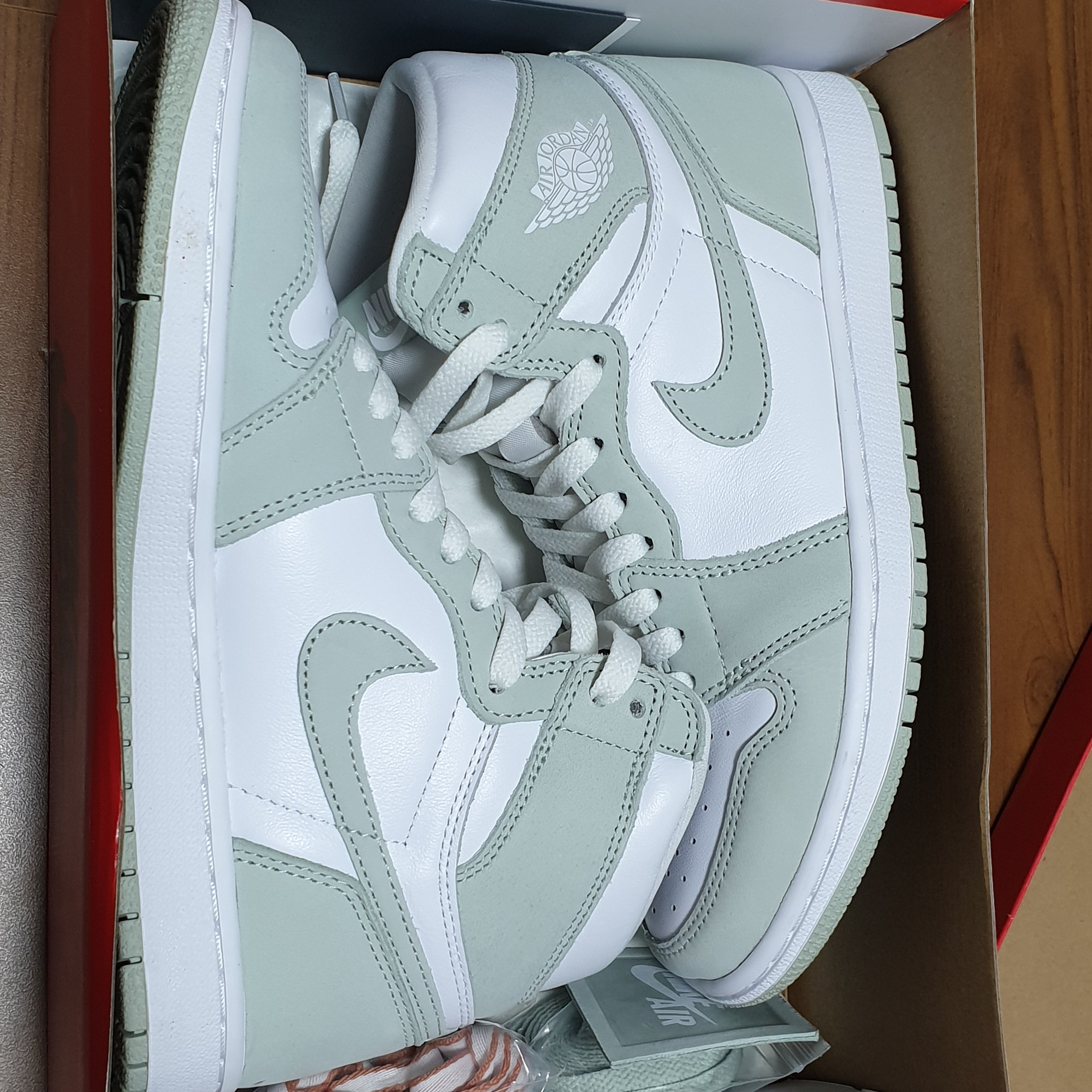 (W) Jordan 1 Retro High OG Seafoam 착용 스타일 - 2