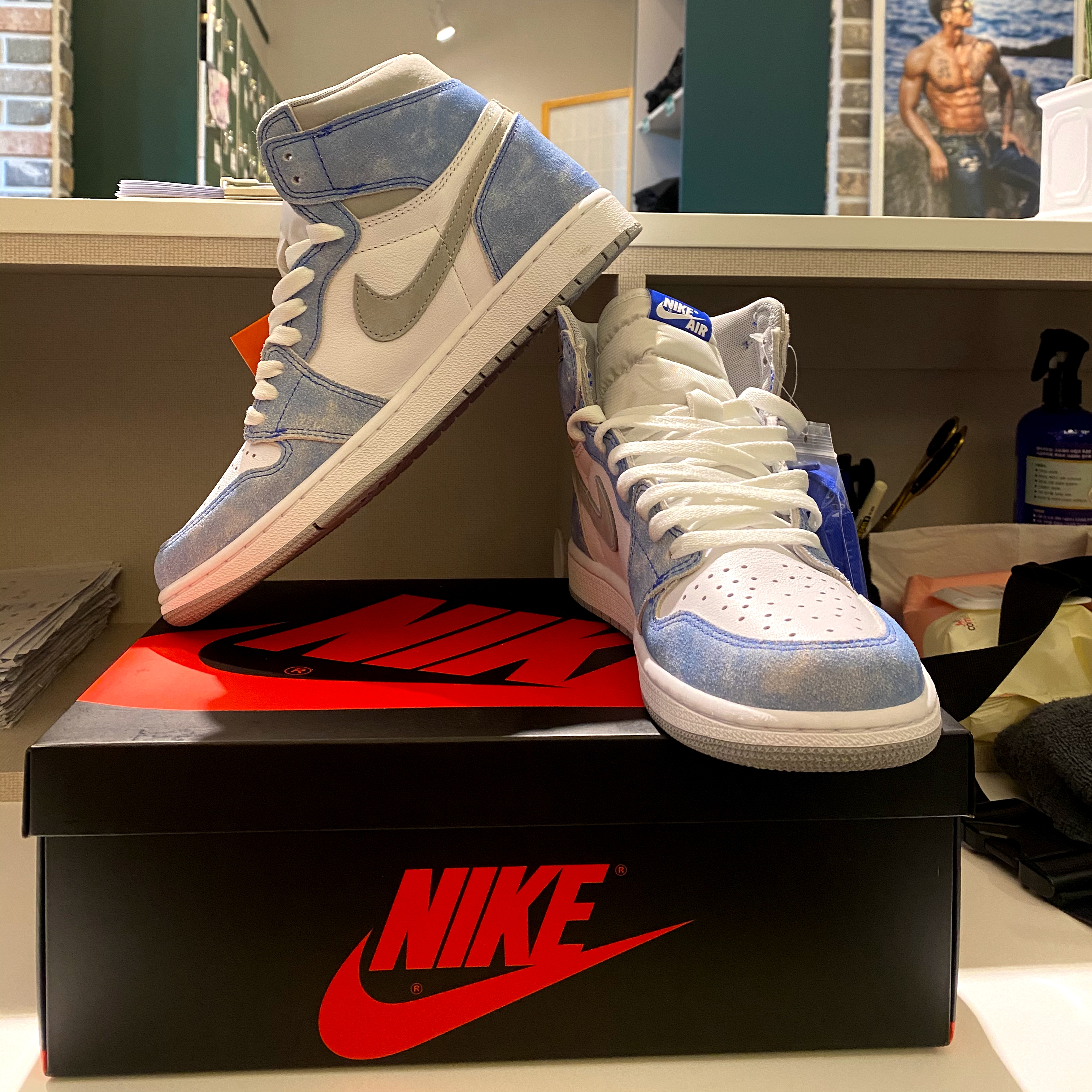 Jordan 1 Retro High OG Hyper Royal 착용 스타일