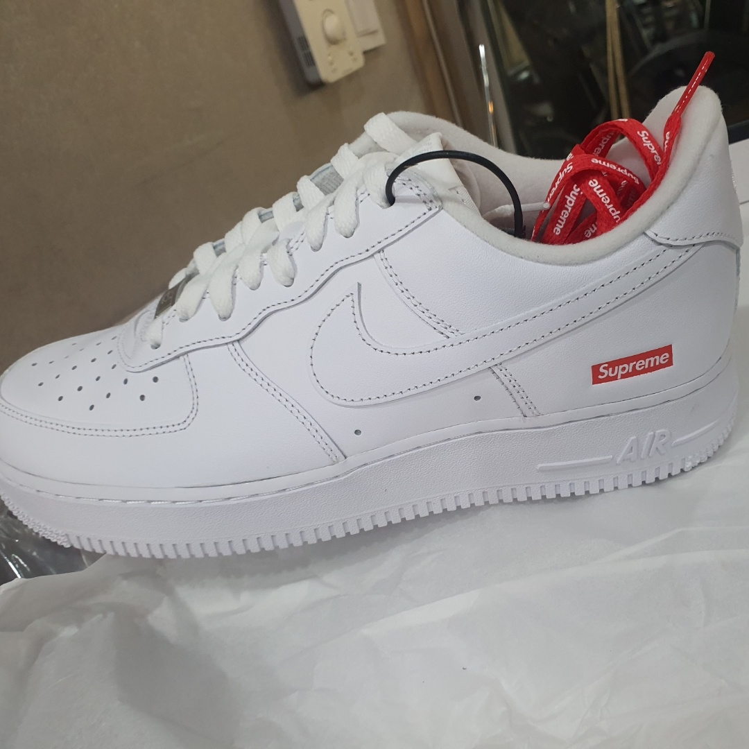 Nike x Supreme Air Force 1 Low White 착용 스타일
