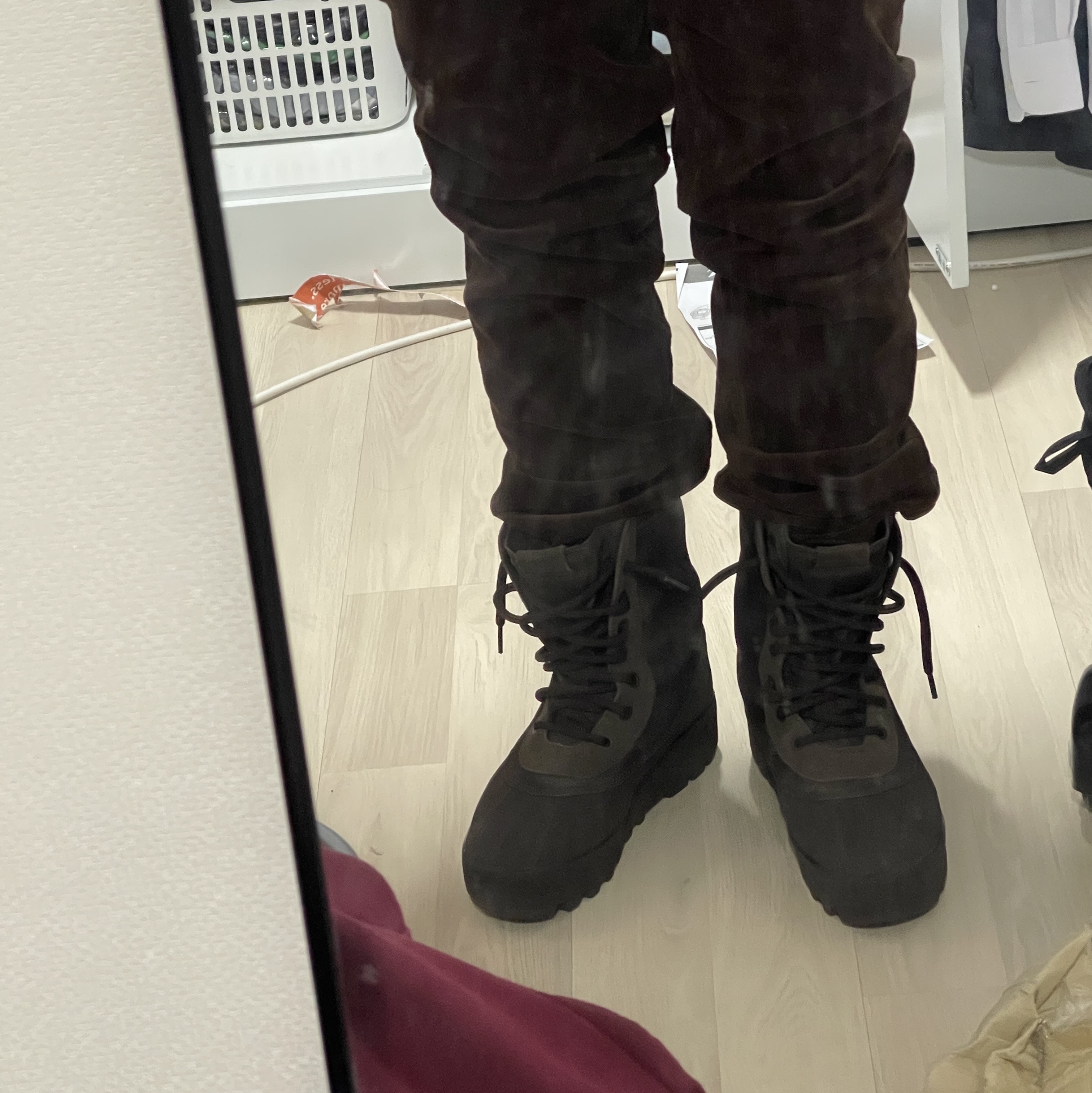 Adidas Yeezy 950 Chocolate 착용 스타일 - 1