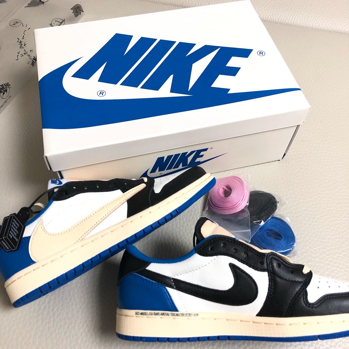 Jordan 1 x Travis Scott x Fragment Retro Low OG SP Military Blue 착용 스타일 - 1