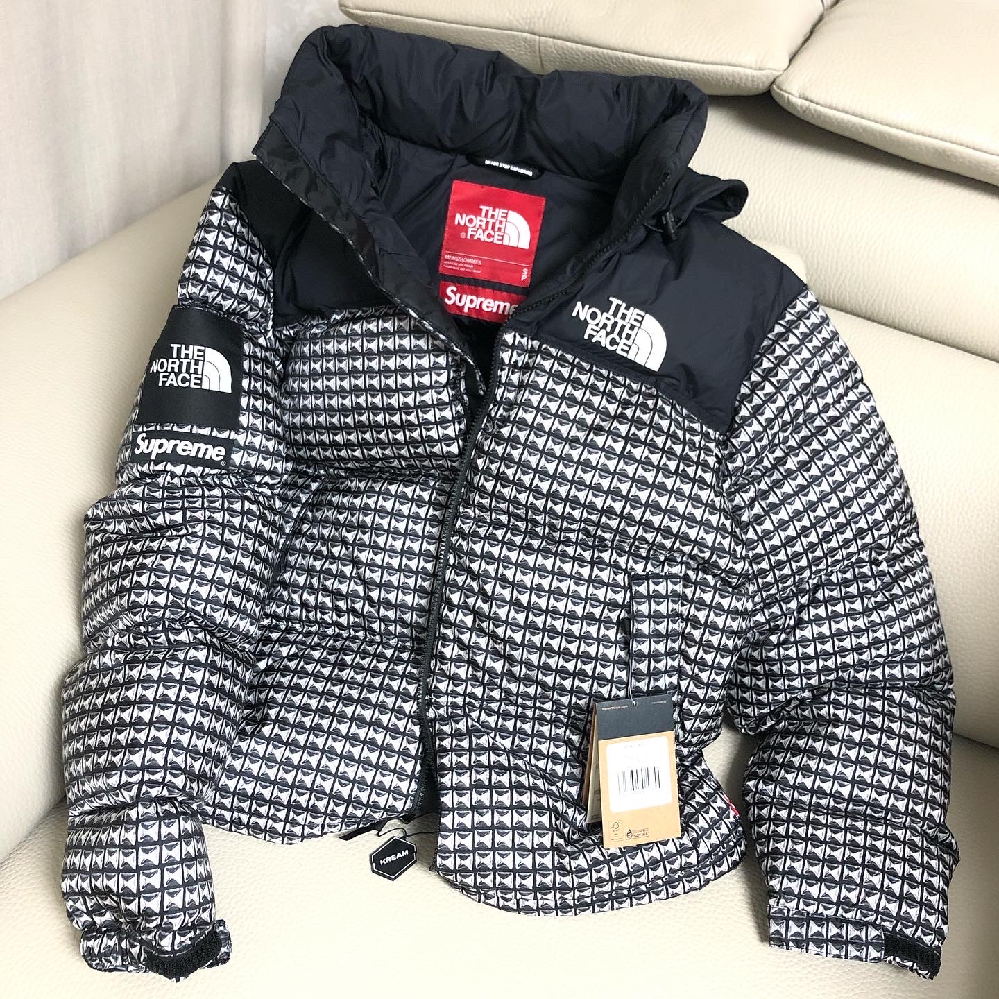 Supreme x The North Face Studded Nuptse Jacket Black - 21SS 착용 스타일 - 1
