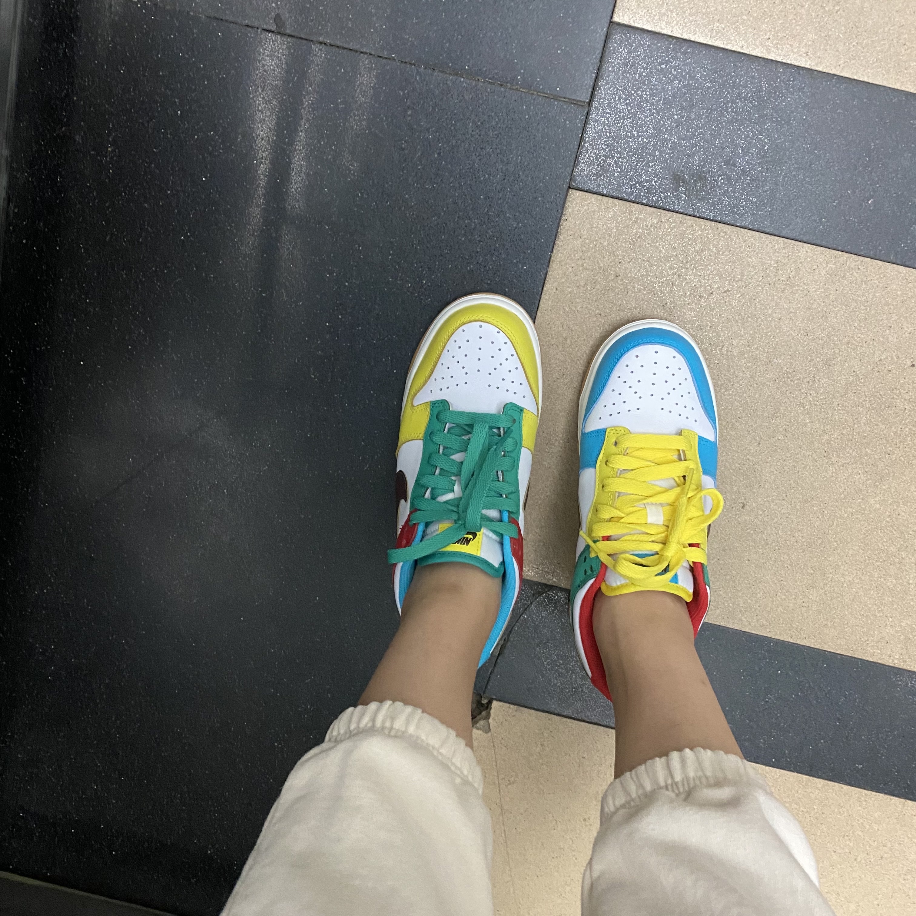 (GS) Nike Dunk Low SE Free.99 White 착용 스타일