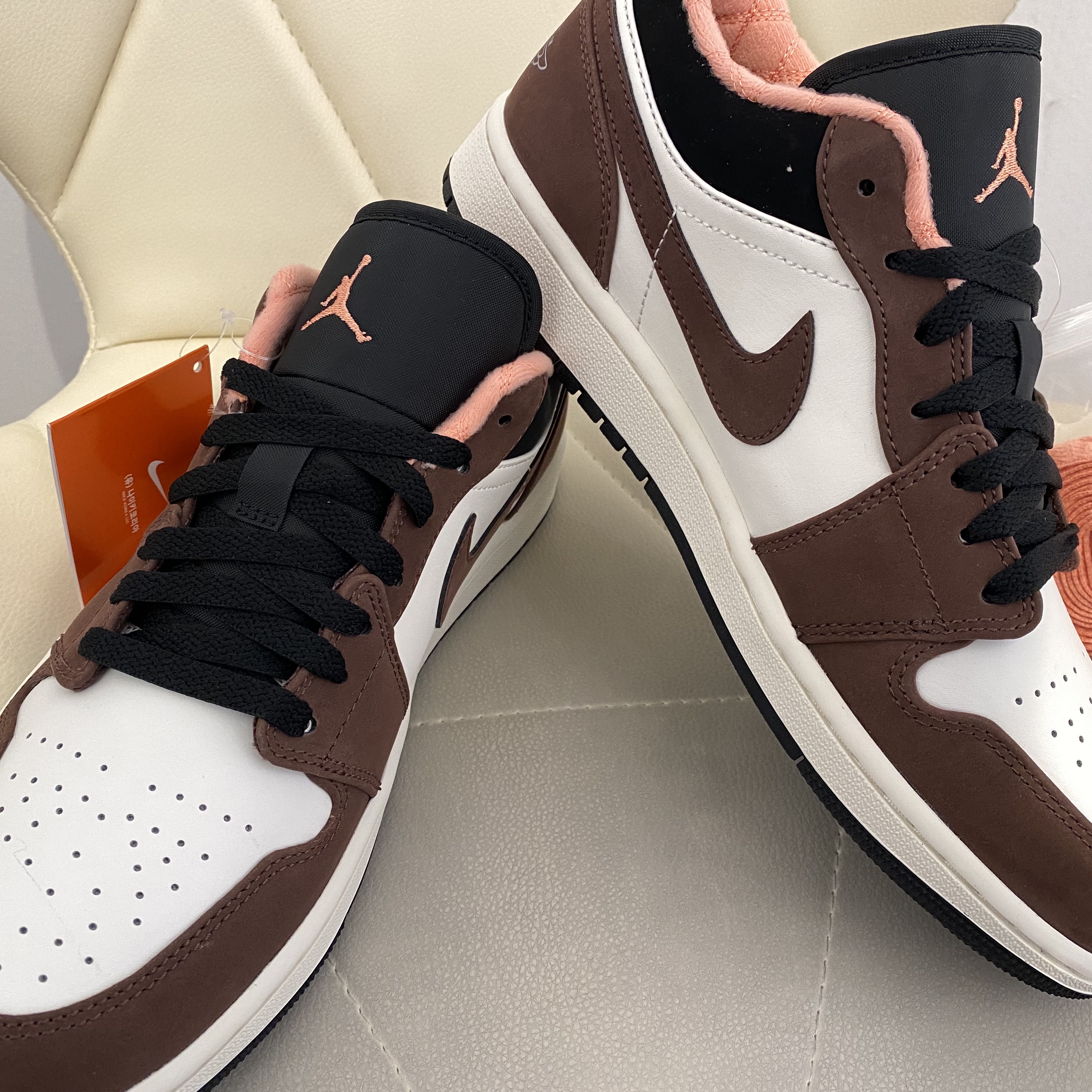 Jordan 1 Low SE Chocolate Bliss 착용 스타일