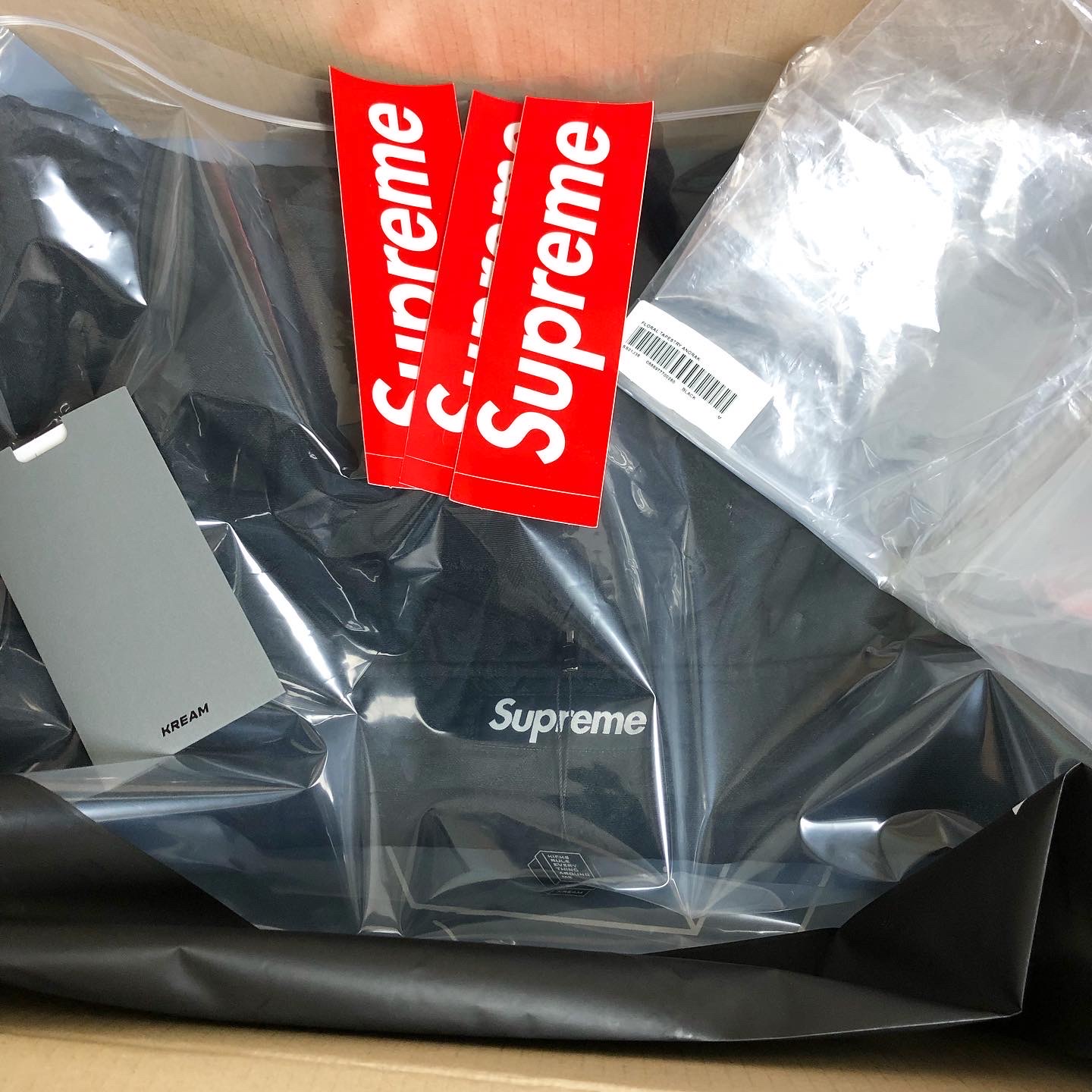 Supreme Floral Tapestry Anorak Black - 21SS 착용 스타일 - 2