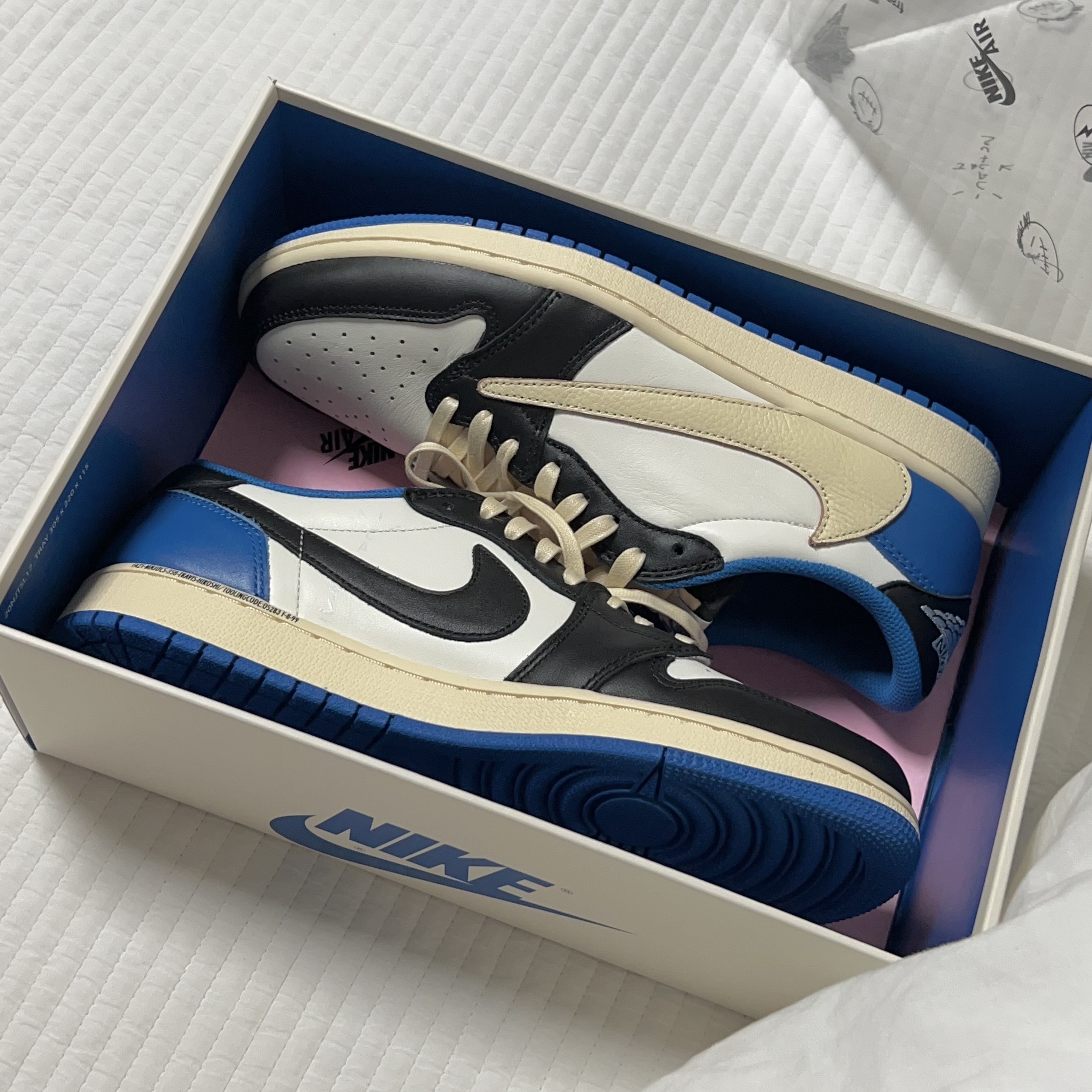 Jordan 1 x Travis Scott x Fragment Retro Low OG SP Military Blue 착용 스타일 - 1
