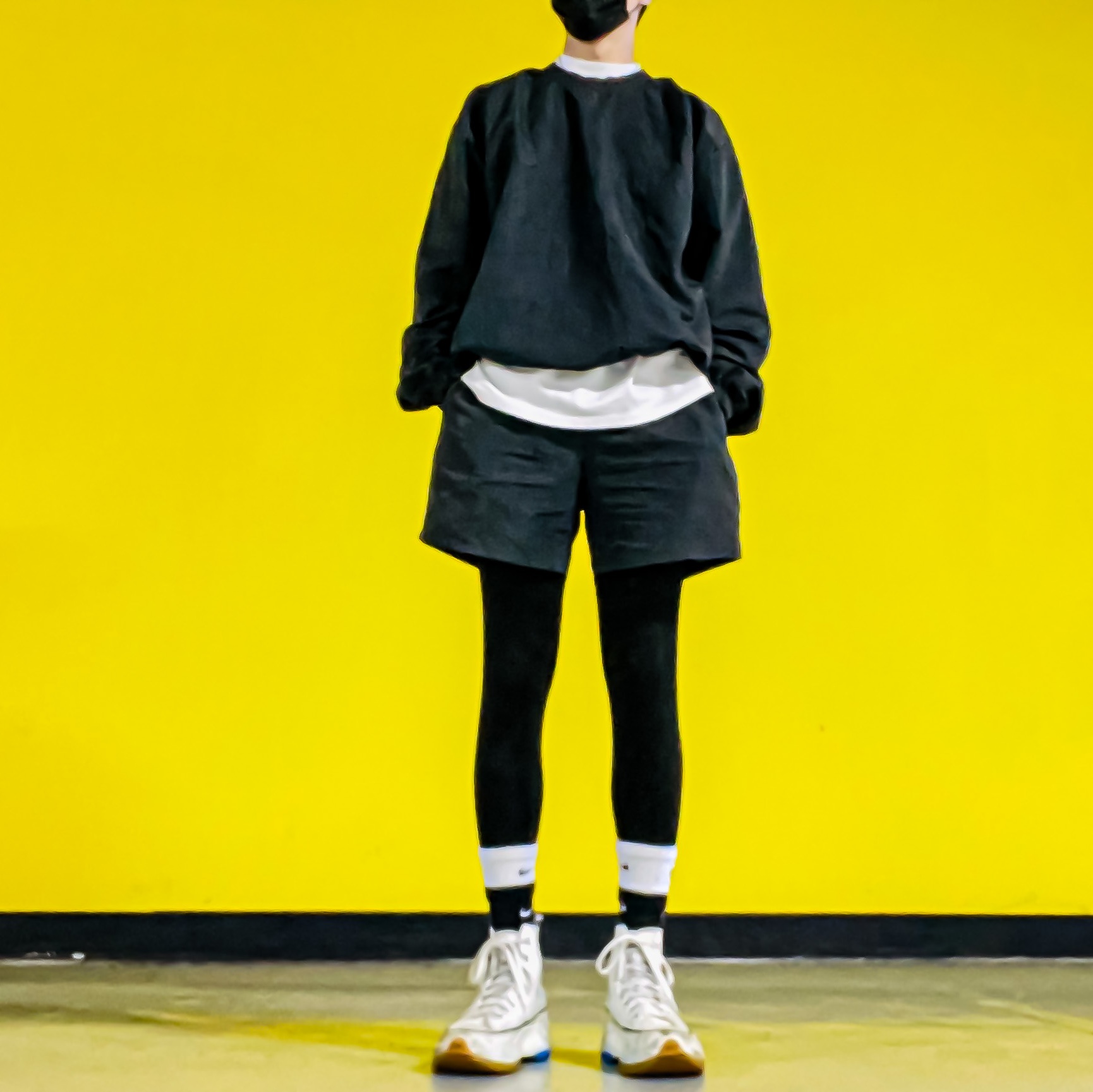 Converse x JW Anderson Run Star Hike Hi White, Nike Everyday Plus Cushioned Training Crew Socks Black White (Korean Ver.) 착용 스타일 - 2