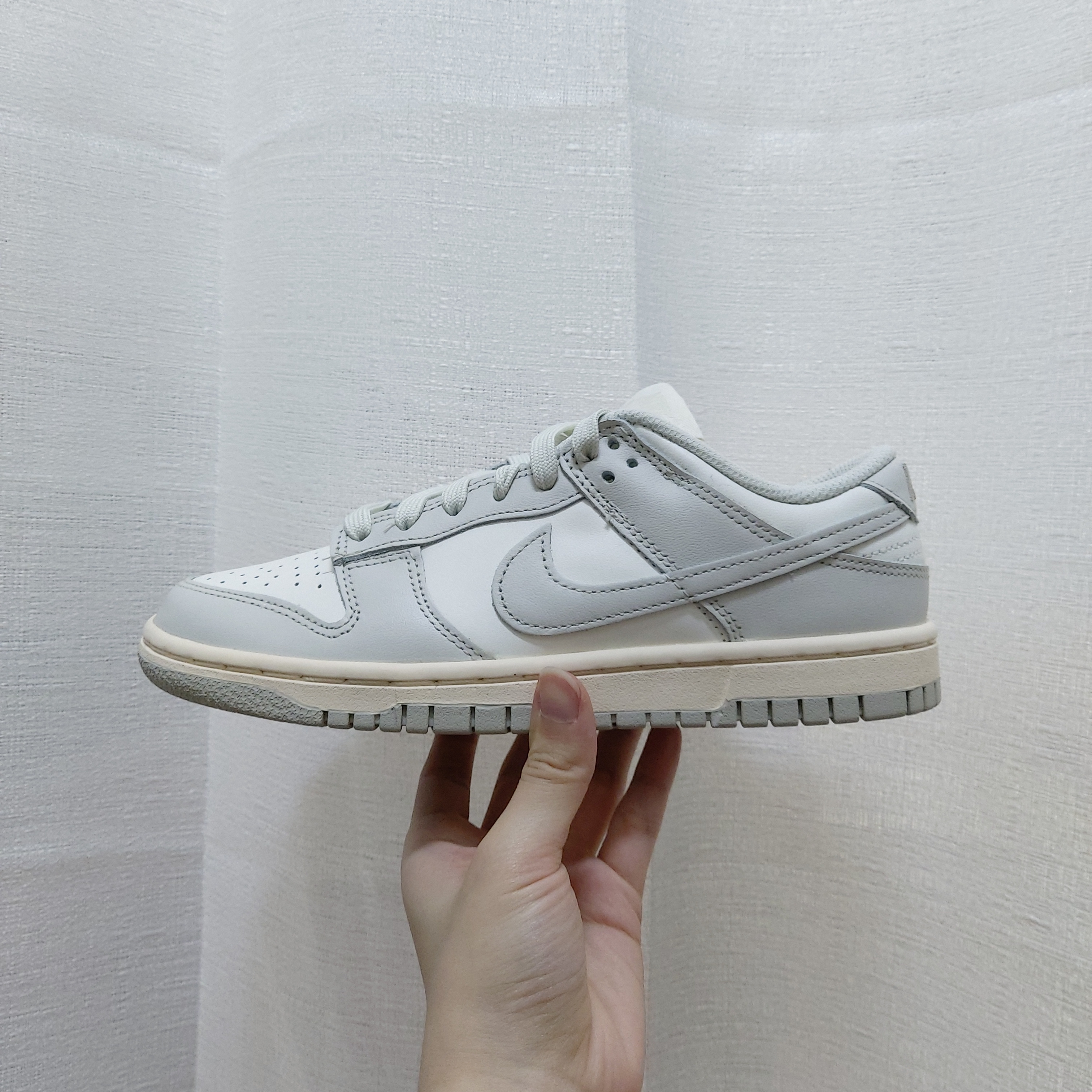 (W) Nike Dunk Low Light Bone 착용 스타일 - 2
