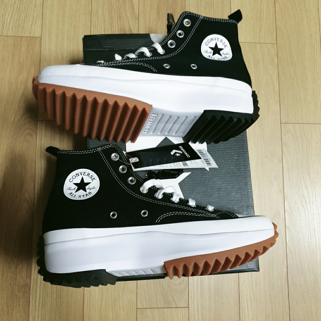 Converse Run Star Hike Hi Black White Gum 착용 스타일 - 2