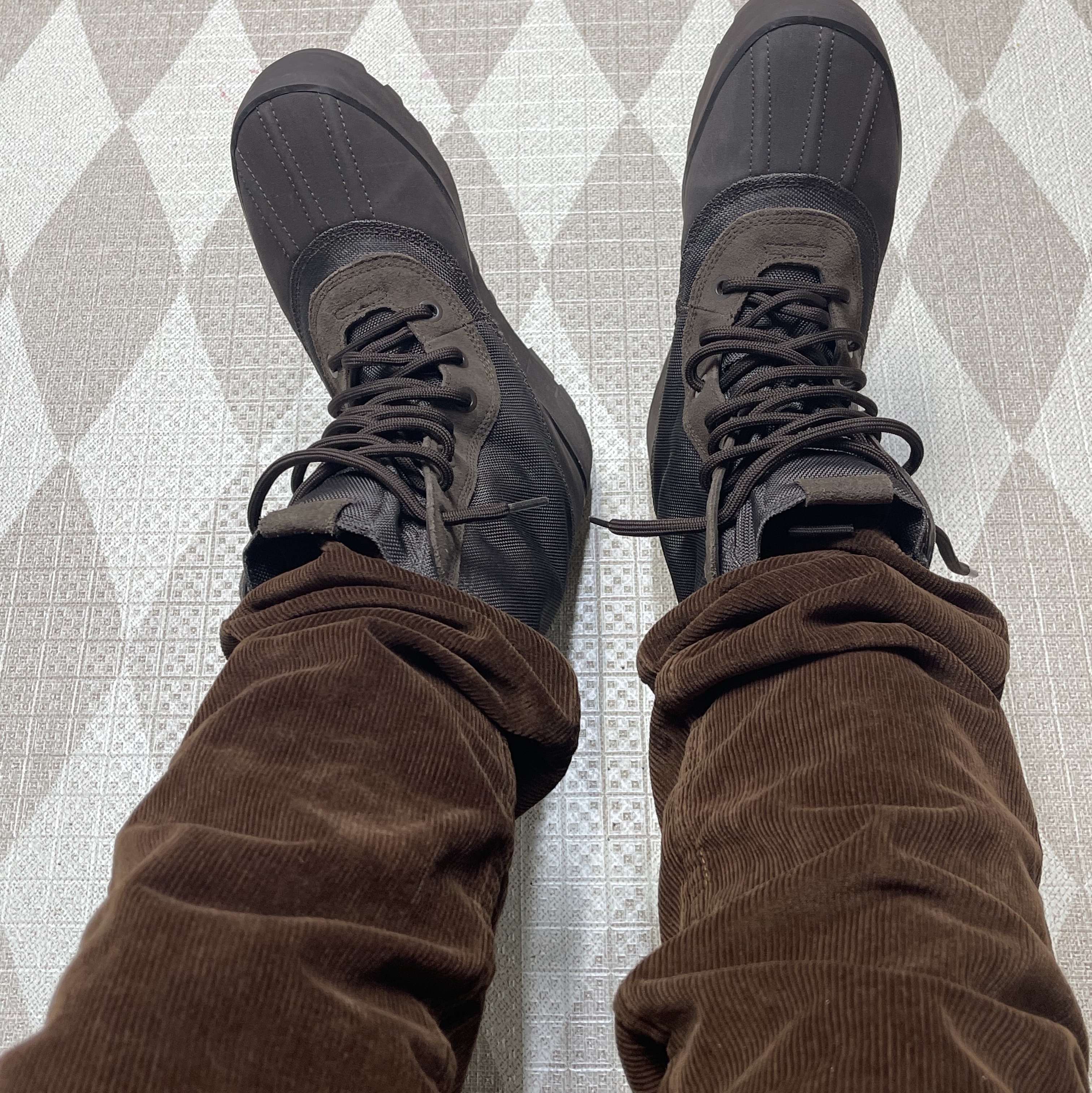 Adidas Yeezy 950 Chocolate 착용 스타일 - 2