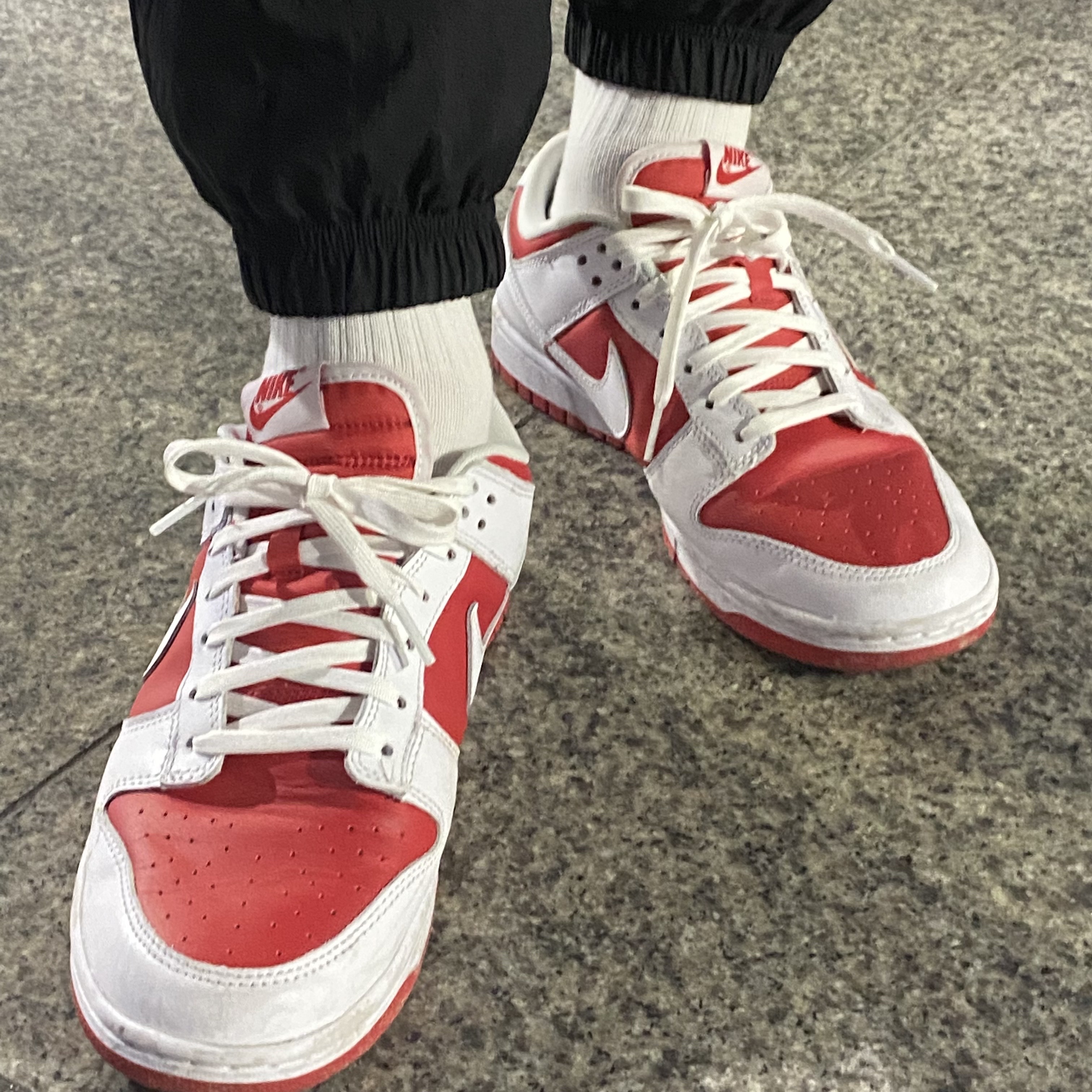 Nike Dunk Low Retro Championship Red 착용 스타일