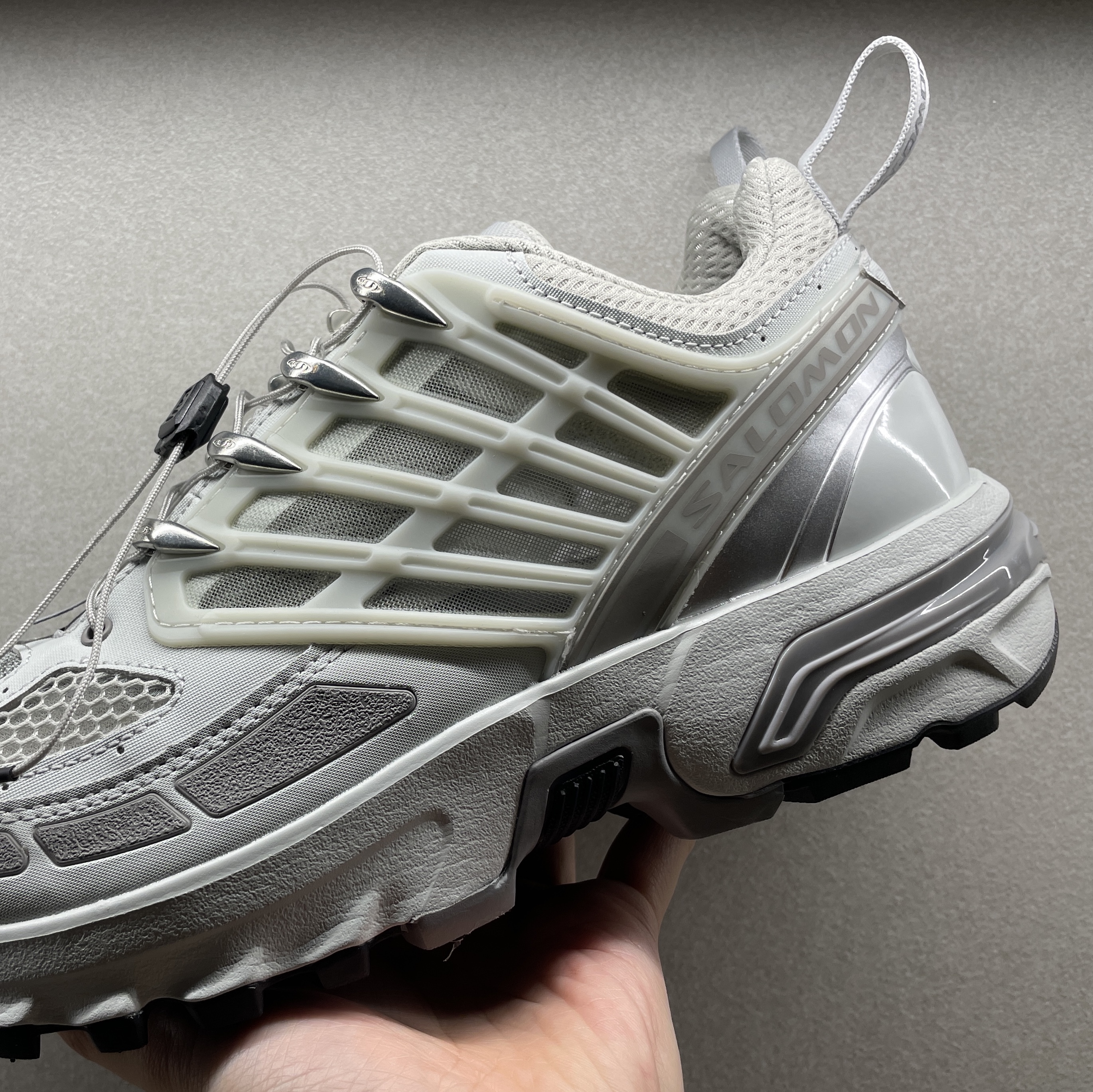 Salomon ACS Pro ADV Metal Frost Grey 착용 스타일