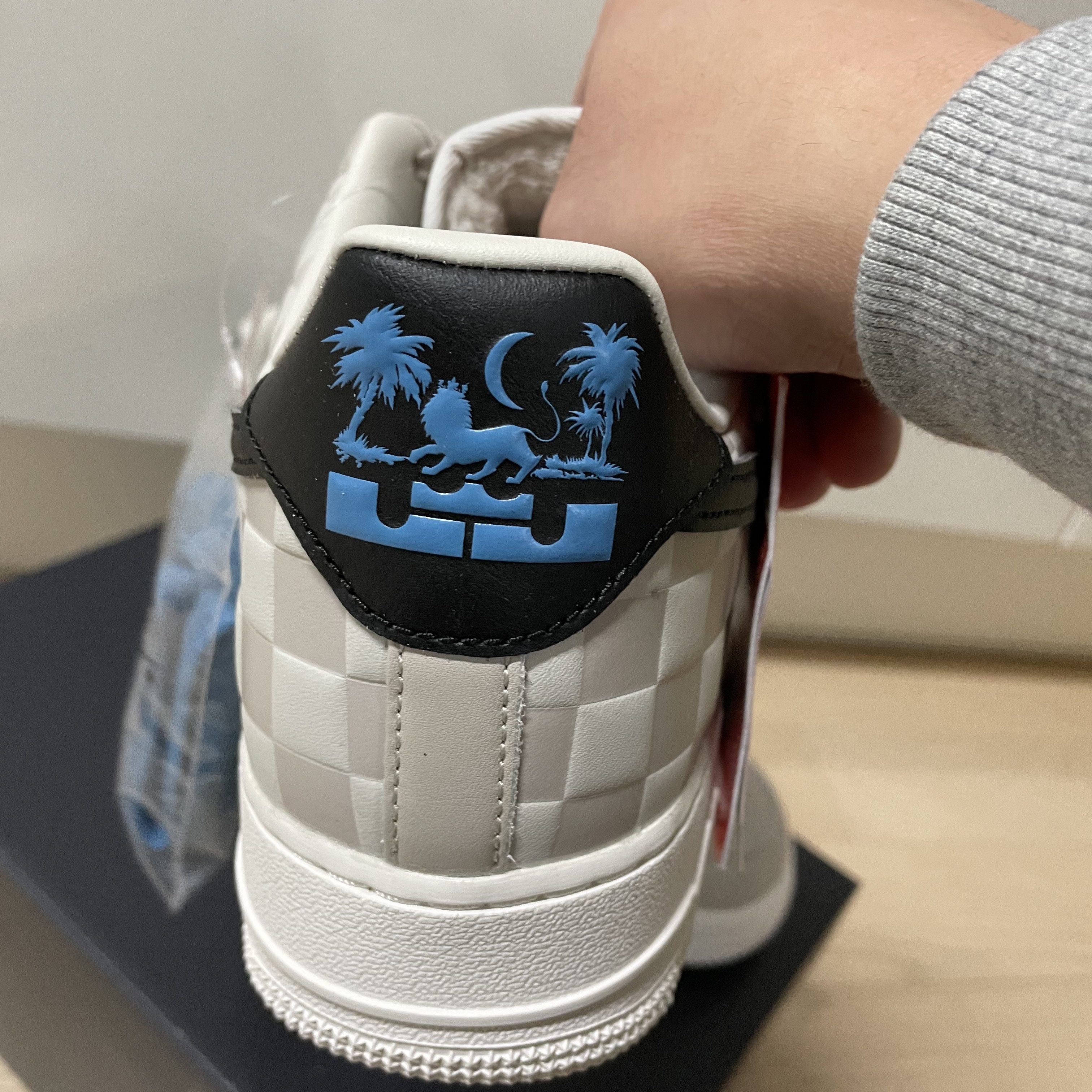 Nike Air Force 1 '07 QS LBJ 착용 스타일 - 3