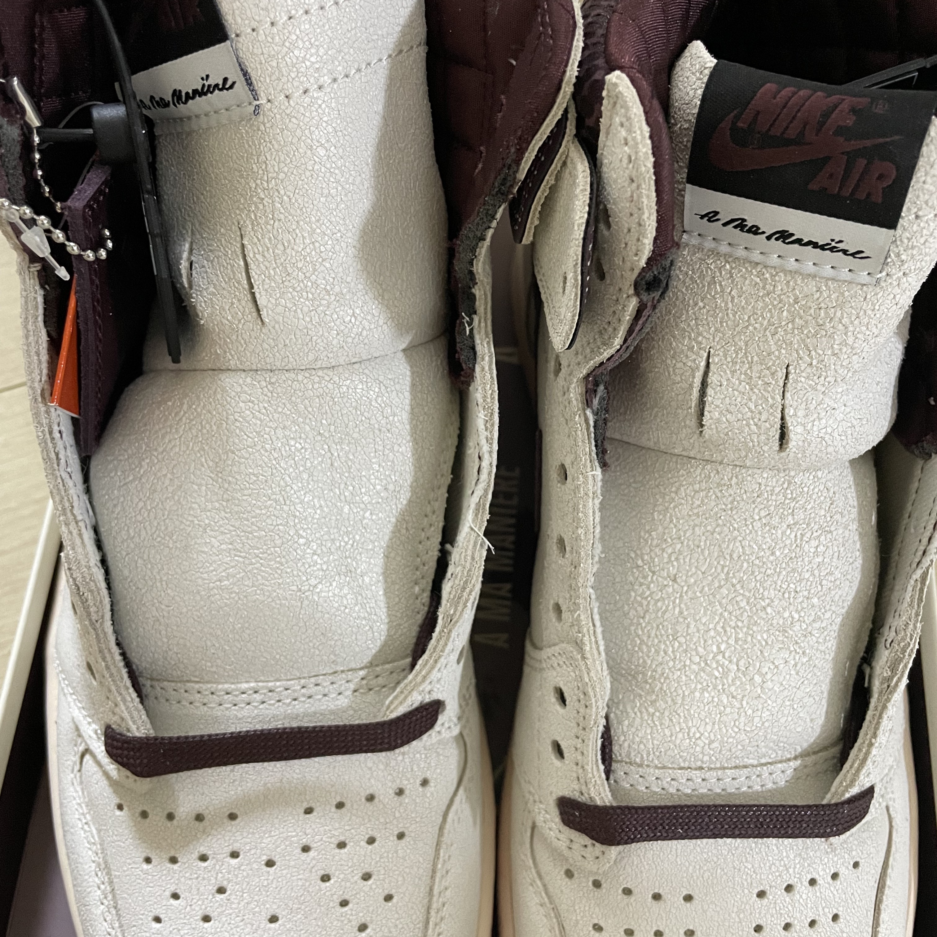 Jordan 1 x A Ma Maniere Retro High OG SP Sail and Burgundy 착용 스타일 - 1