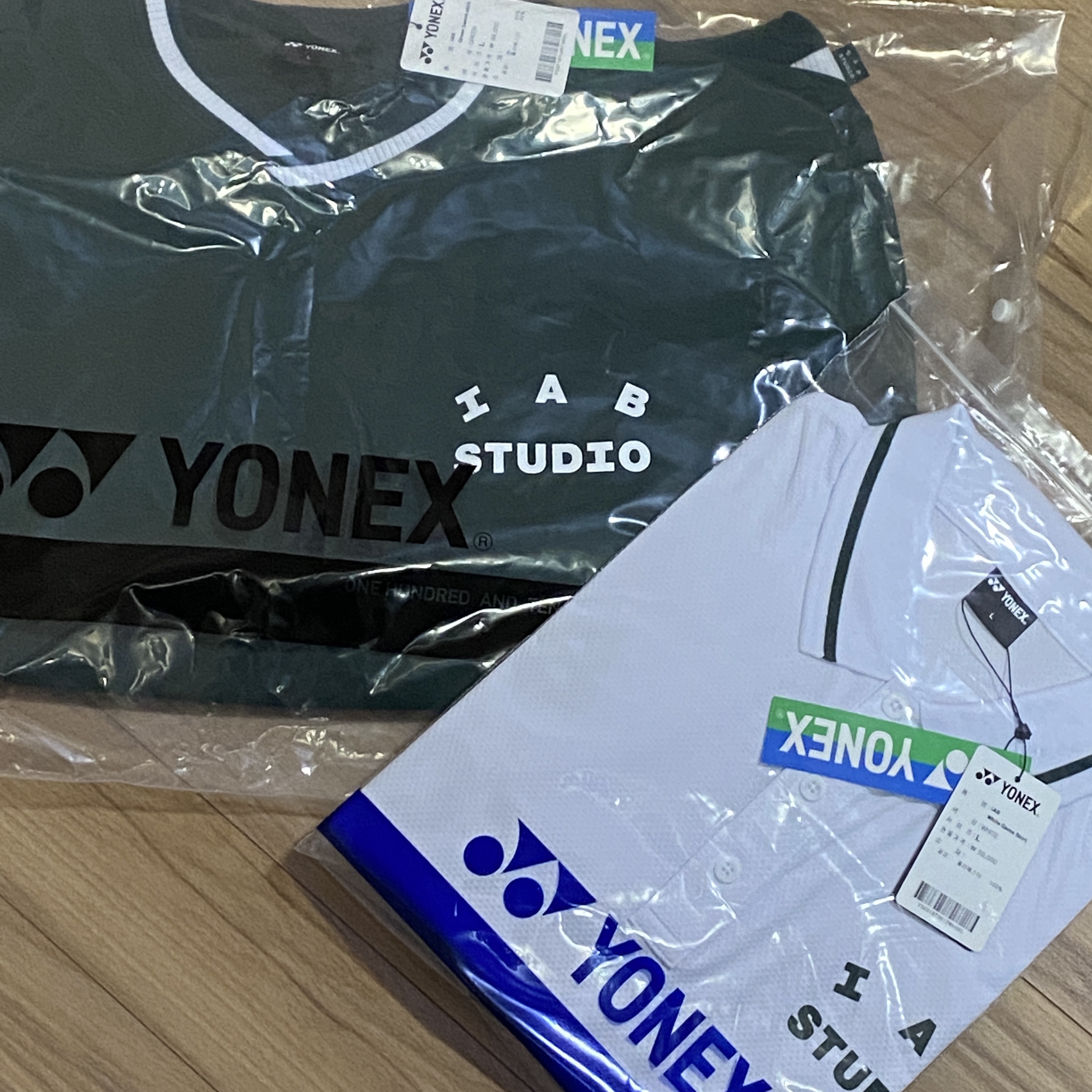 IAB Studio x Yonex Sweatshirt Green, IAB Studio x Yonex Game Shirt White 착용 스타일