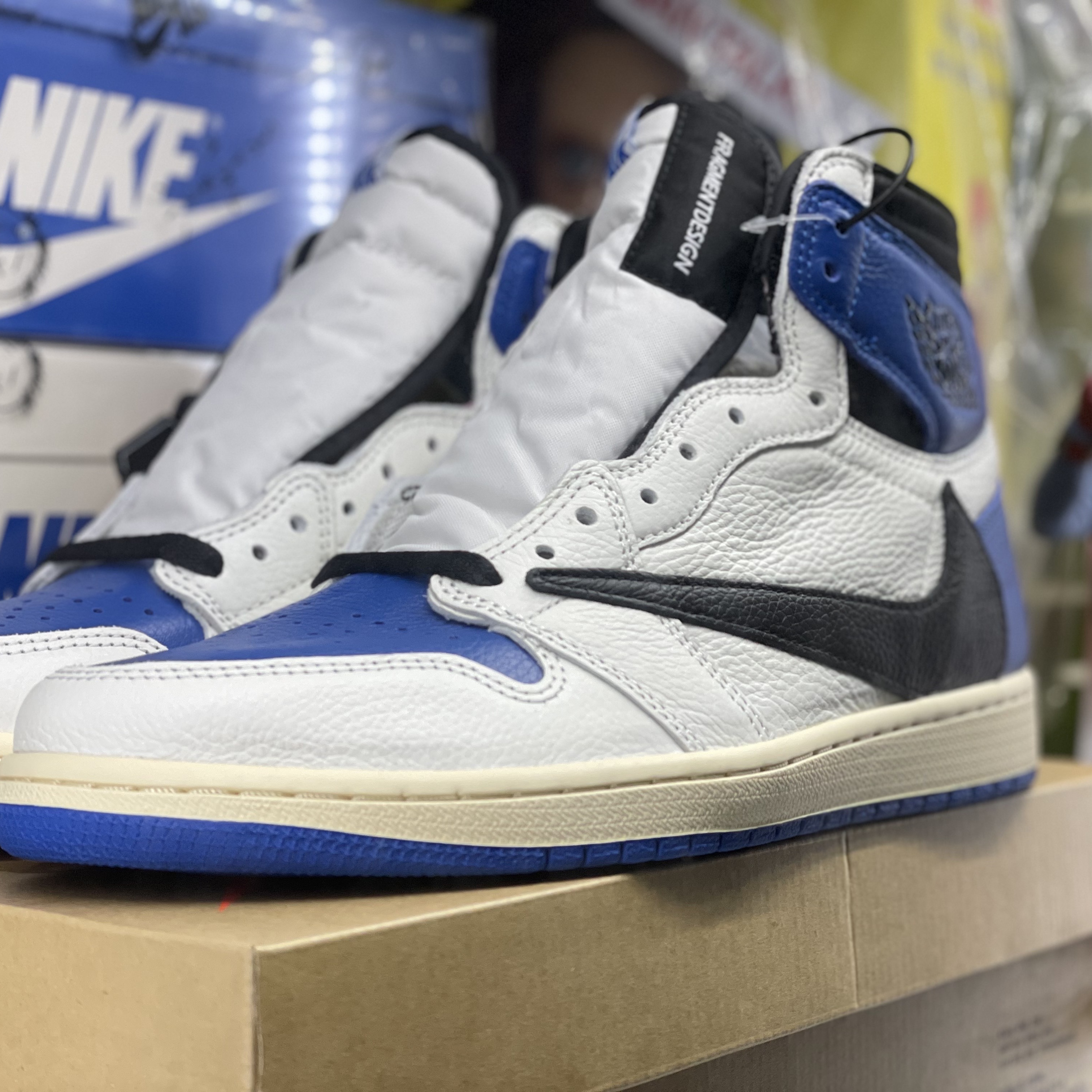 Jordan 1 x Travis Scott x Fragment Retro High OG SP Military Blue 착용 스타일
