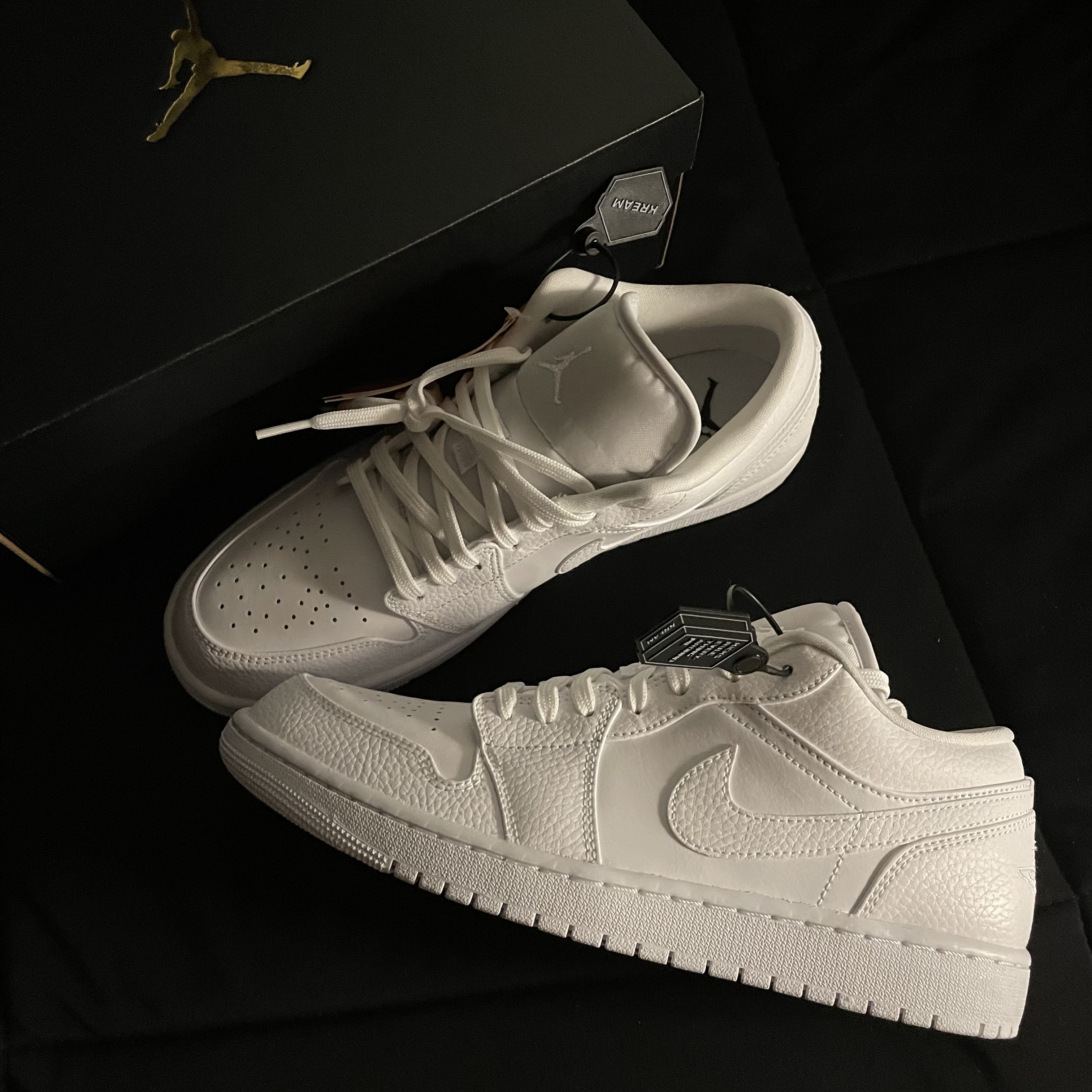 Jordan 1 Low Triple White Tumbled Leather 2020 착용 스타일