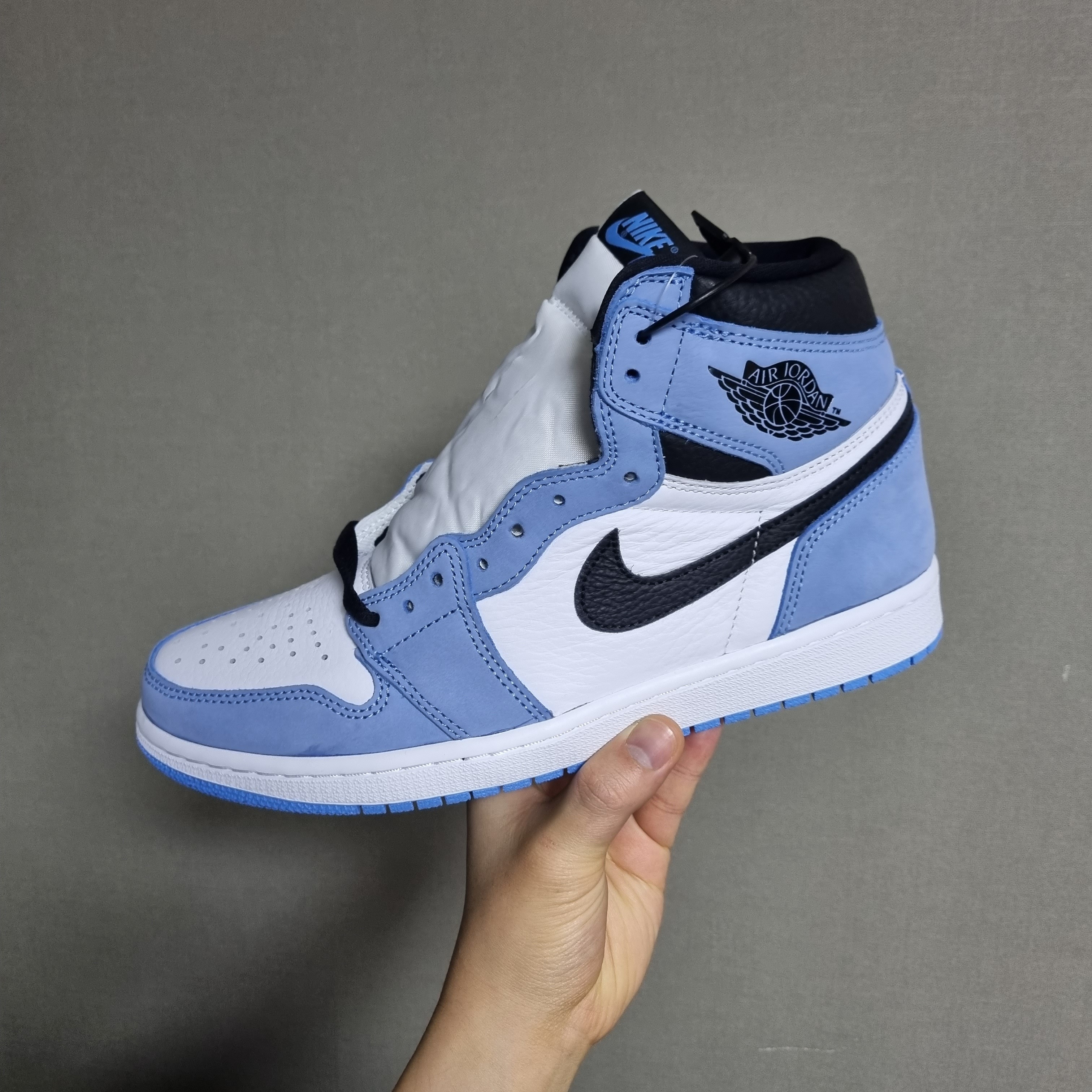 Jordan 1 Retro High OG University Blue 착용 스타일