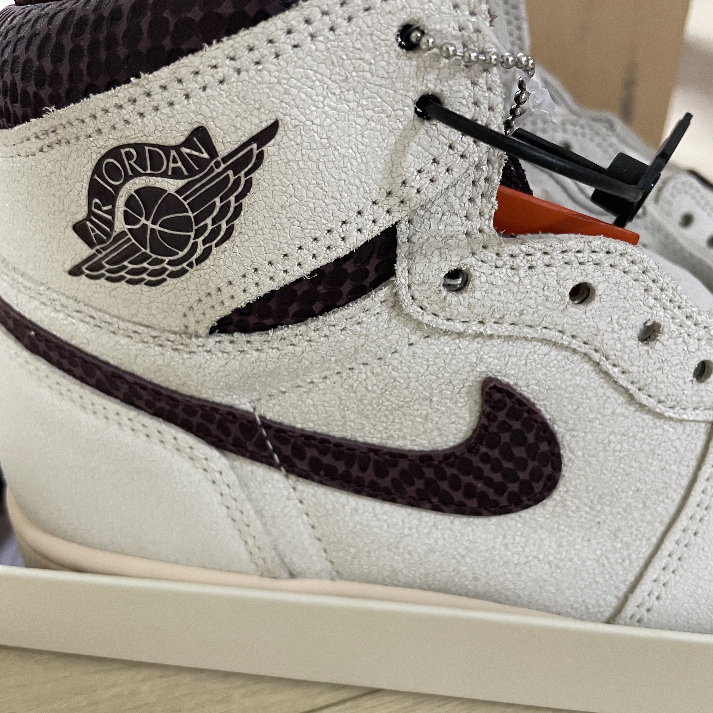 Jordan 1 x A Ma Maniere Retro High OG SP Sail and Burgundy 착용 스타일 - 2