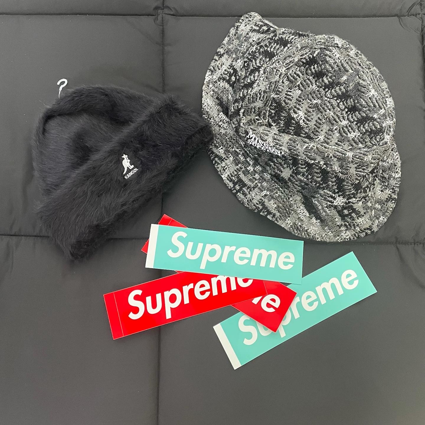 Supreme x Kangol Furgora Beanie Black - 21FW, Supreme x Missoni Crusher Black - 21FW 착용 스타일 - 1