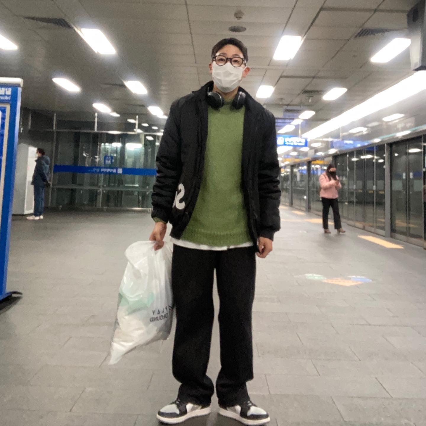 Jordan 1 Low Black Light Smoke Grey 착용 스타일 - 1