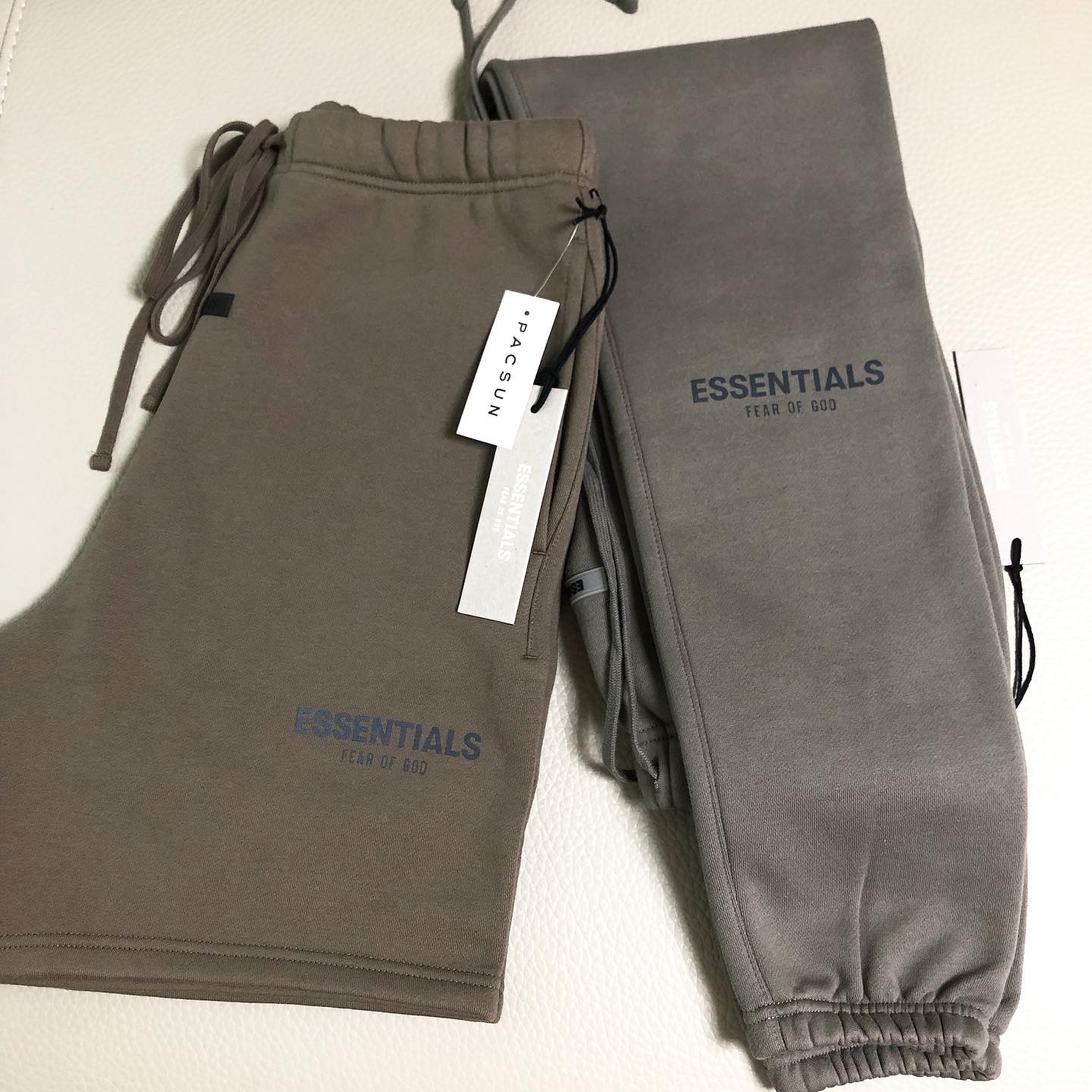 Essentials Sweatshorts Taupe - 21SS 착용 스타일
