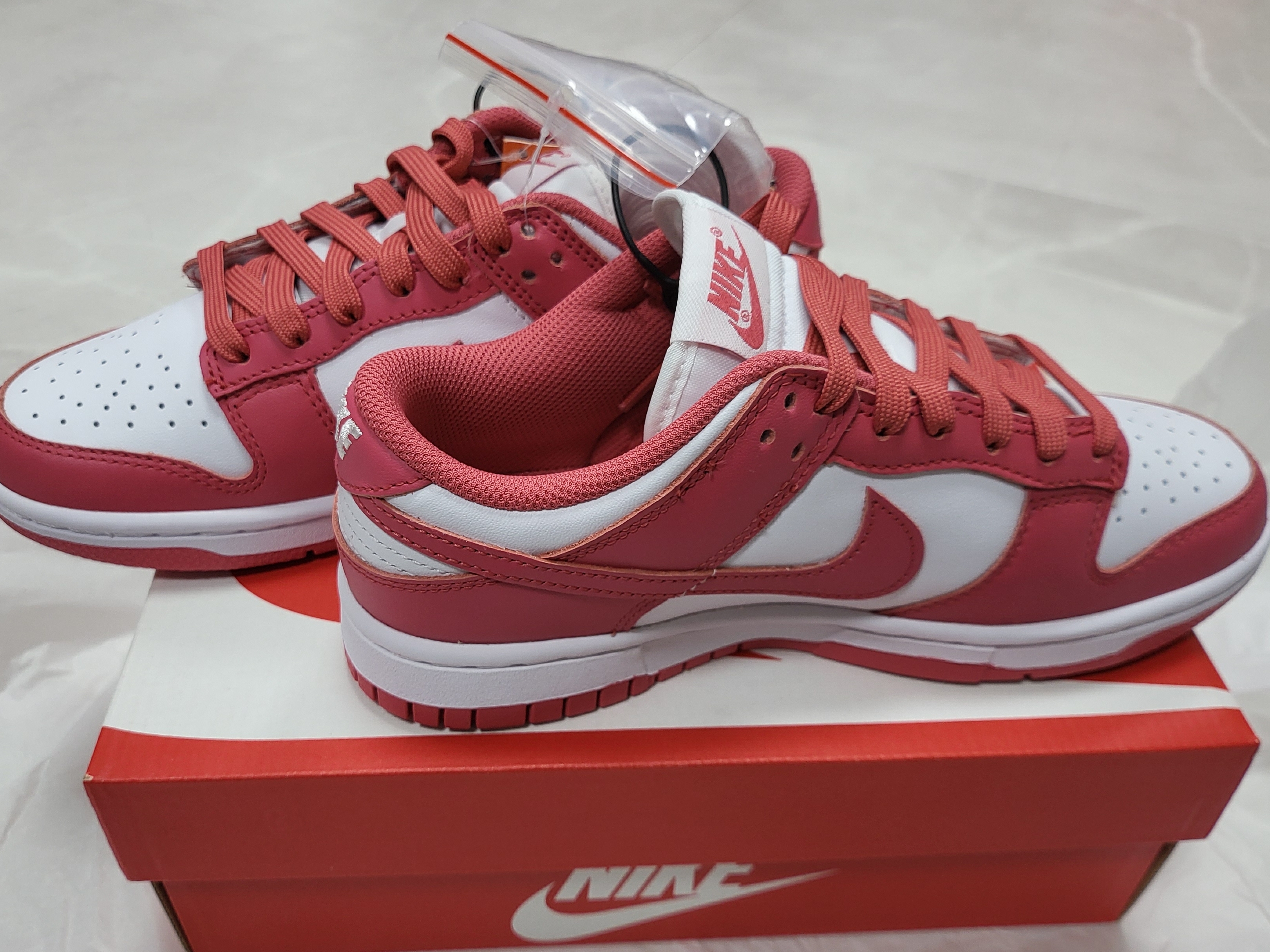 (W) Nike Dunk Low Archeo Pink 착용 스타일 - 1