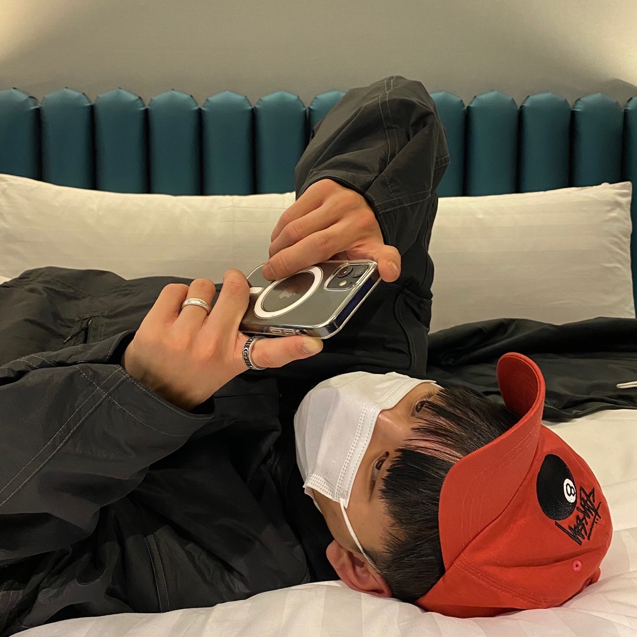 Jordan 1 x Union Retro High Black Toe, Jordan 1 x Travis Scott x Fragment Retro Low OG SP Military Blue 착용 스타일 - 2