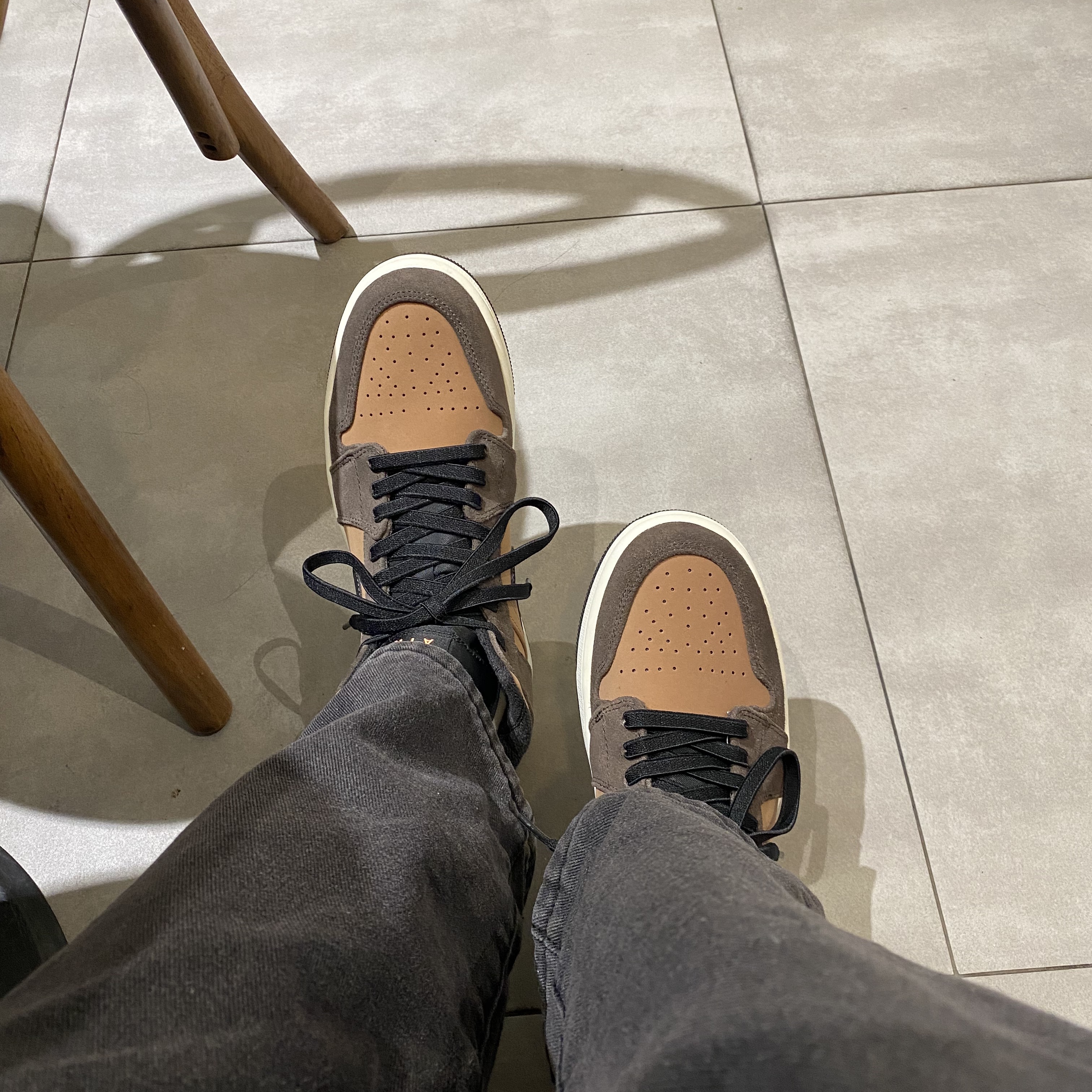 Jordan 1 Mid SE Dark Chocolate 착용 스타일