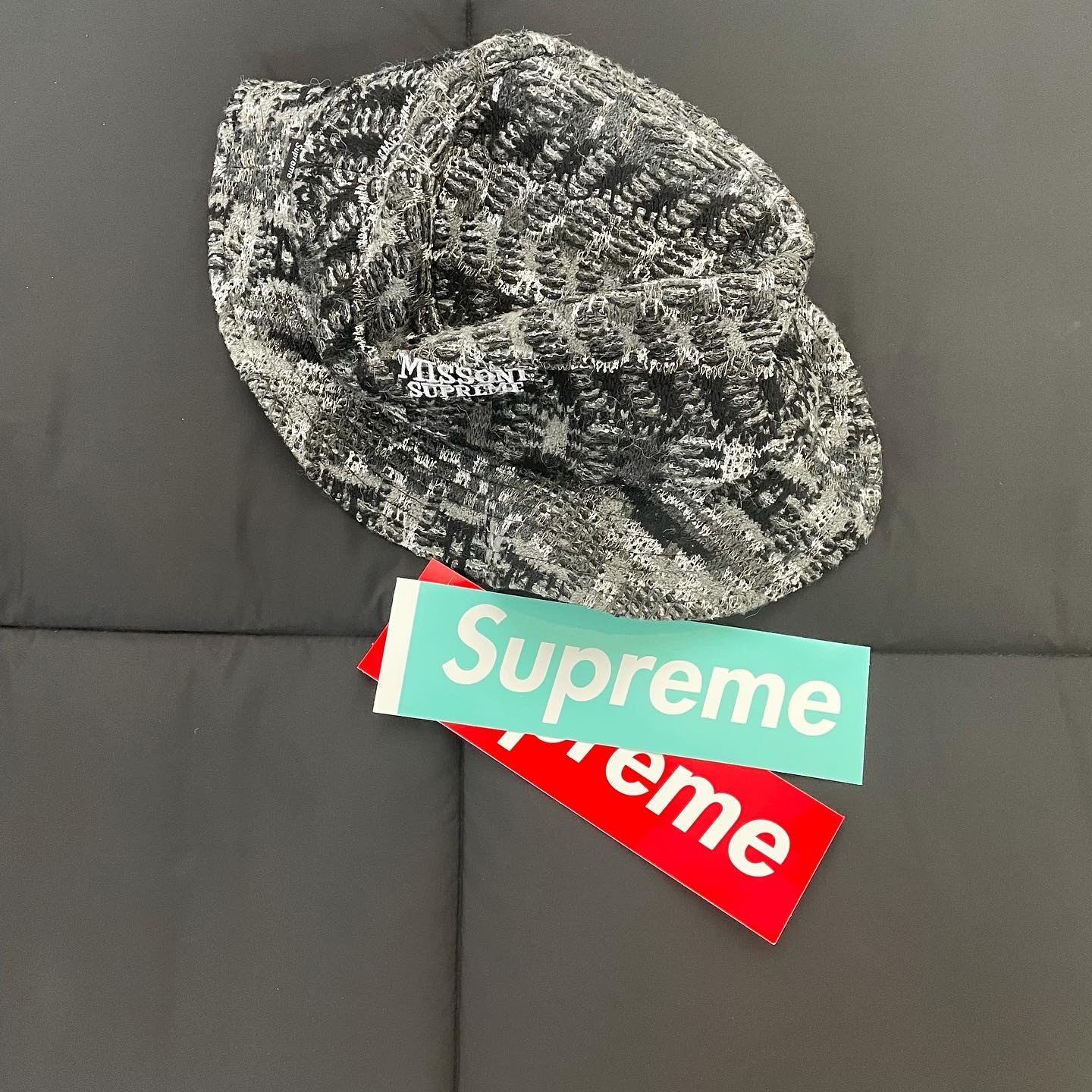 Supreme x Kangol Furgora Beanie Black - 21FW, Supreme x Missoni Crusher Black - 21FW 착용 스타일 - 2
