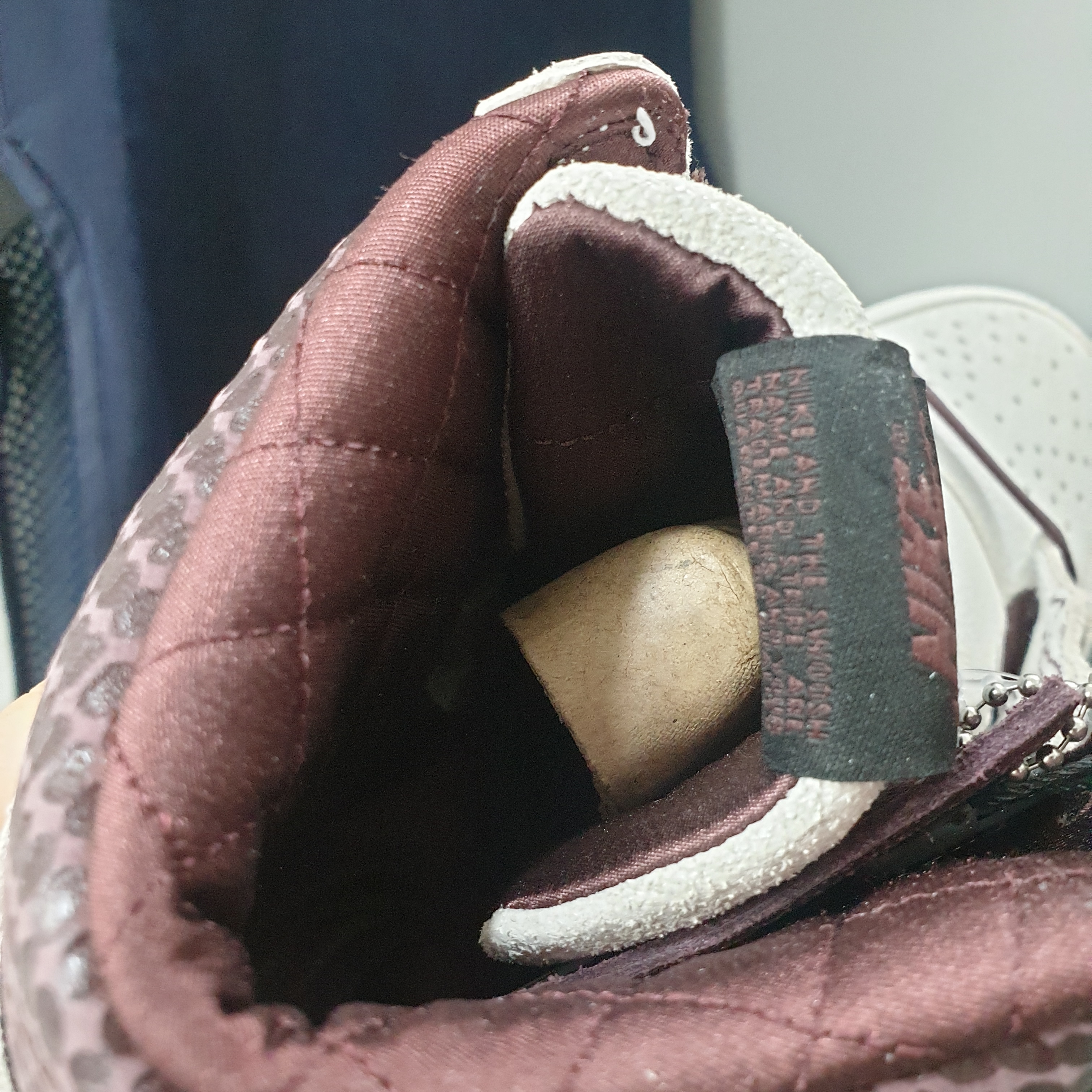 Jordan 1 x A Ma Maniere Retro High OG SP Sail and Burgundy 착용 스타일 - 3