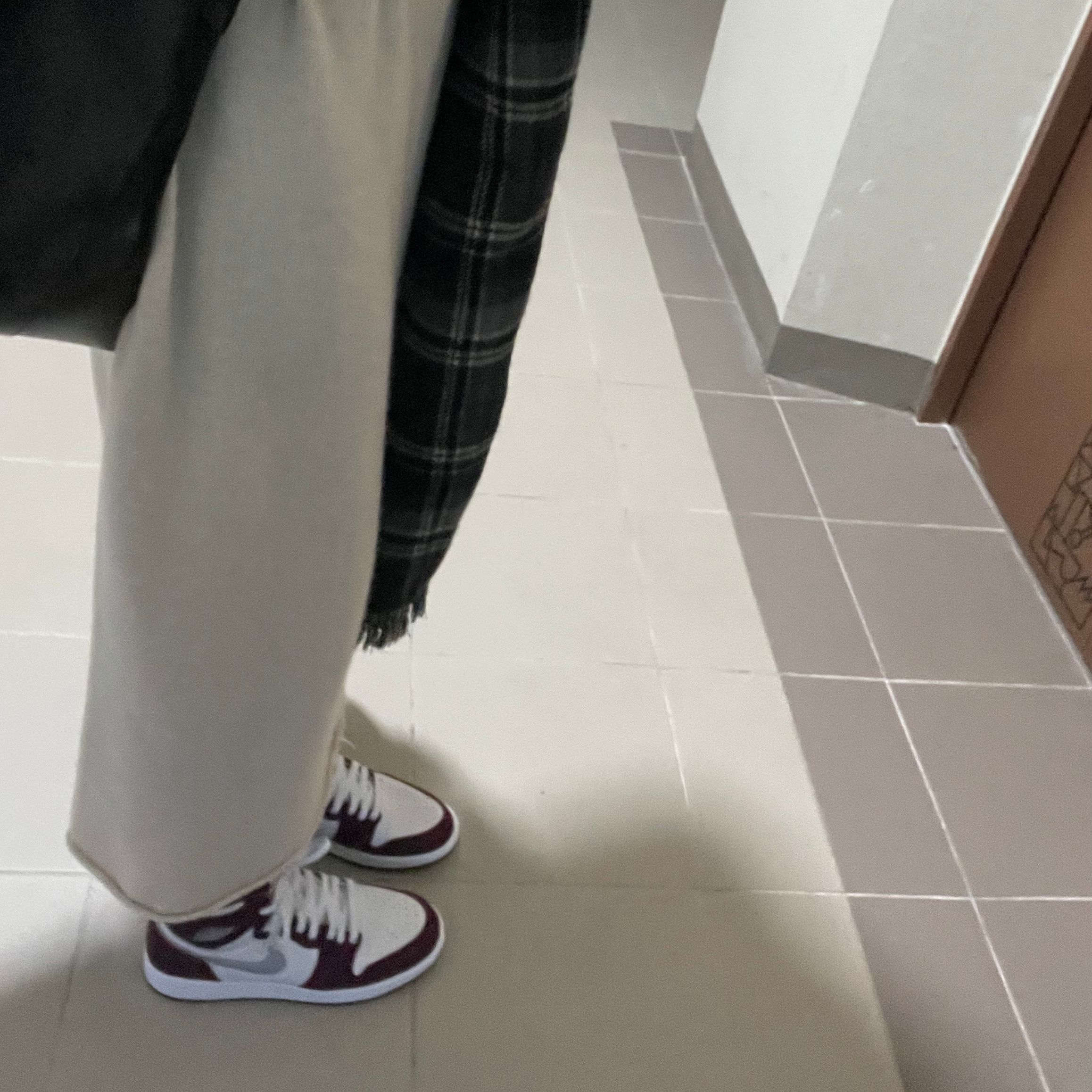 (GS) Jordan 1 Retro High OG Bordeaux 착용 스타일 - 1
