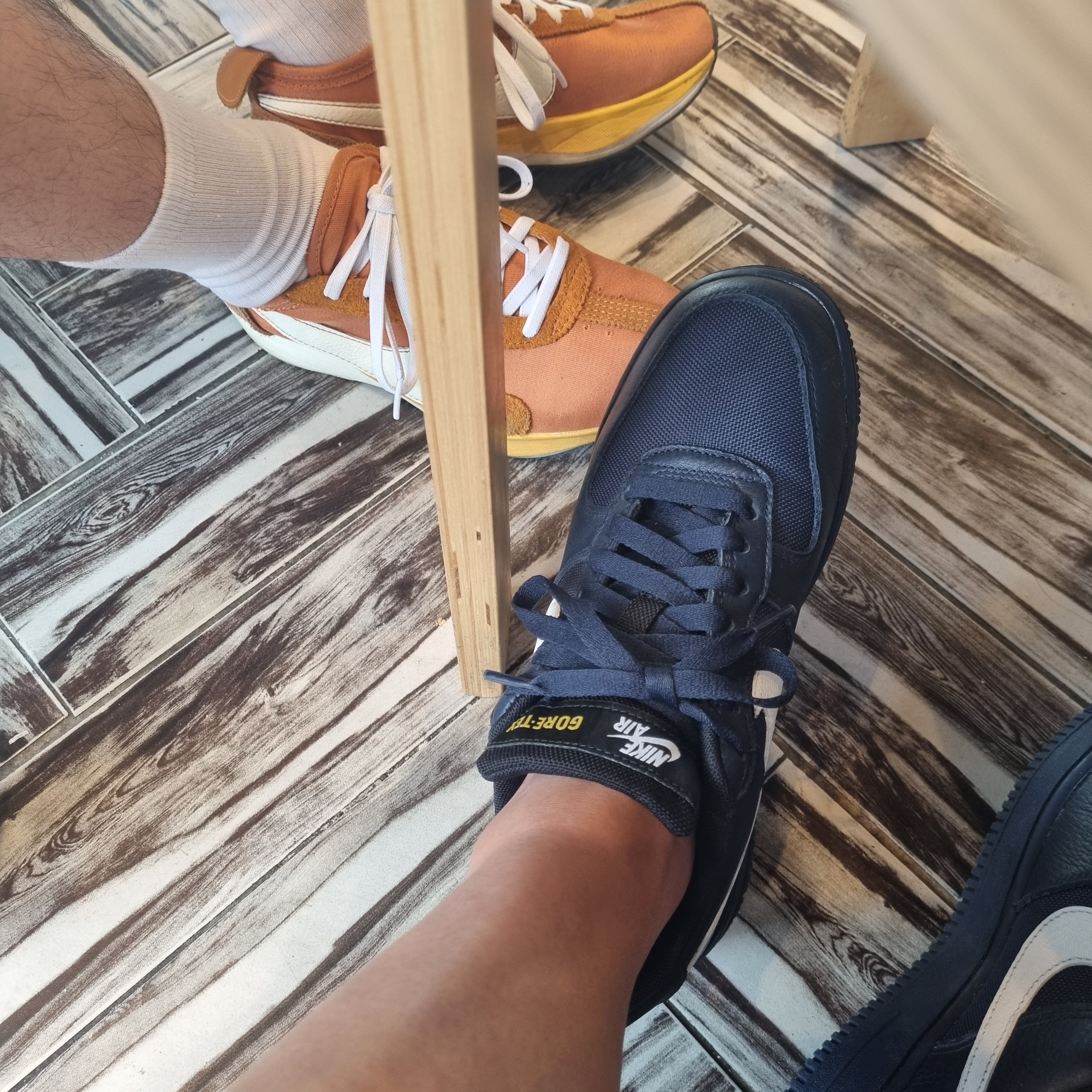 Nike Air Force 1 Low Gore-Tex Obsidian, Nike Moon Racer Monarch 착용 스타일