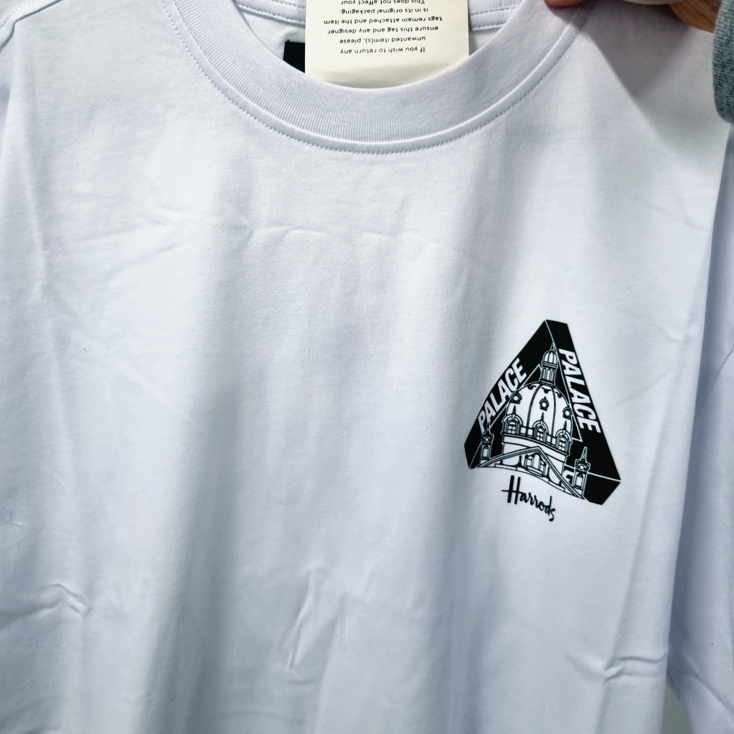 Palace x Harrods Tri-Sphinx T-Shirt White - 21FW 착용 스타일 - 2