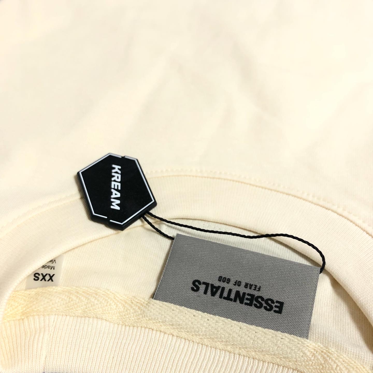 Essentials T-Shirt Cream - 21SS 착용 스타일 - 2