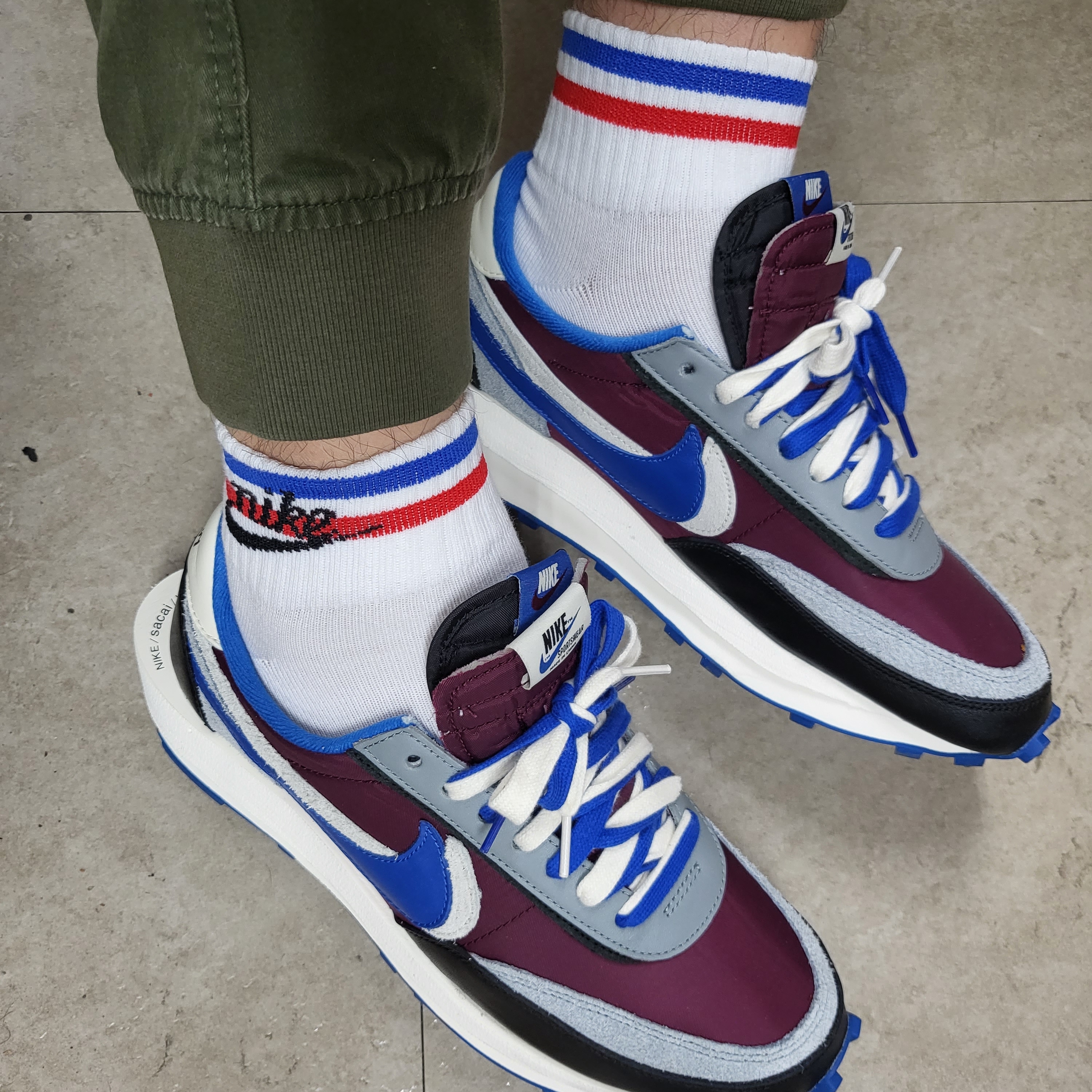 Nike x Sacai x Undercover LDWaffle Night Maroon Team Royal 착용 스타일 - 1