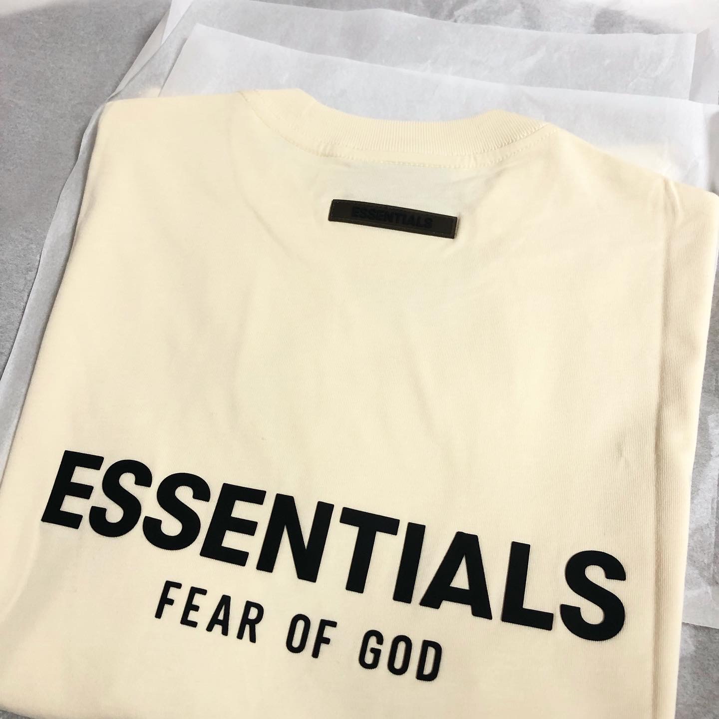 Essentials T-Shirt Cream - 21SS 착용 스타일 - 1