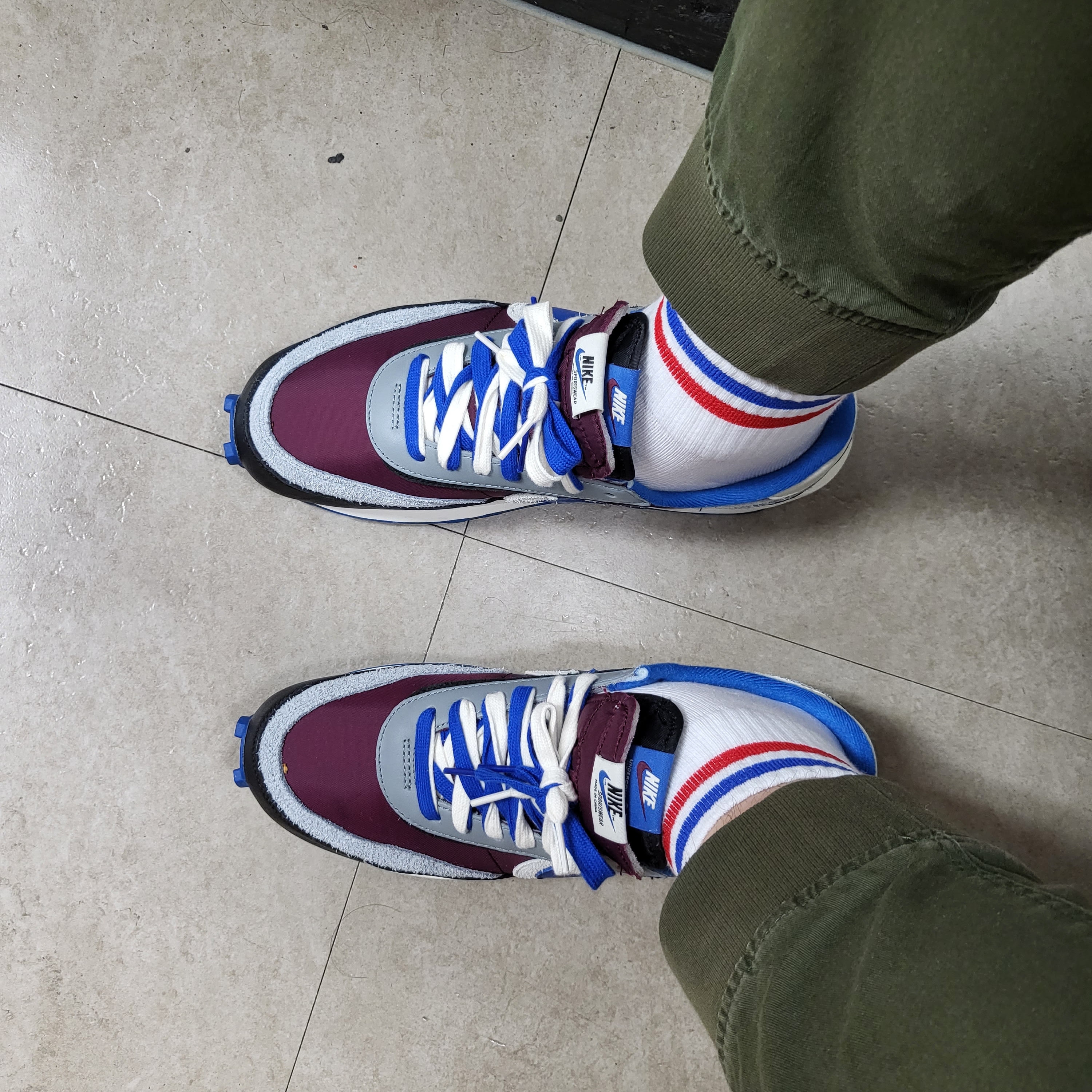Nike x Sacai x Undercover LDWaffle Night Maroon Team Royal 착용 스타일 - 3