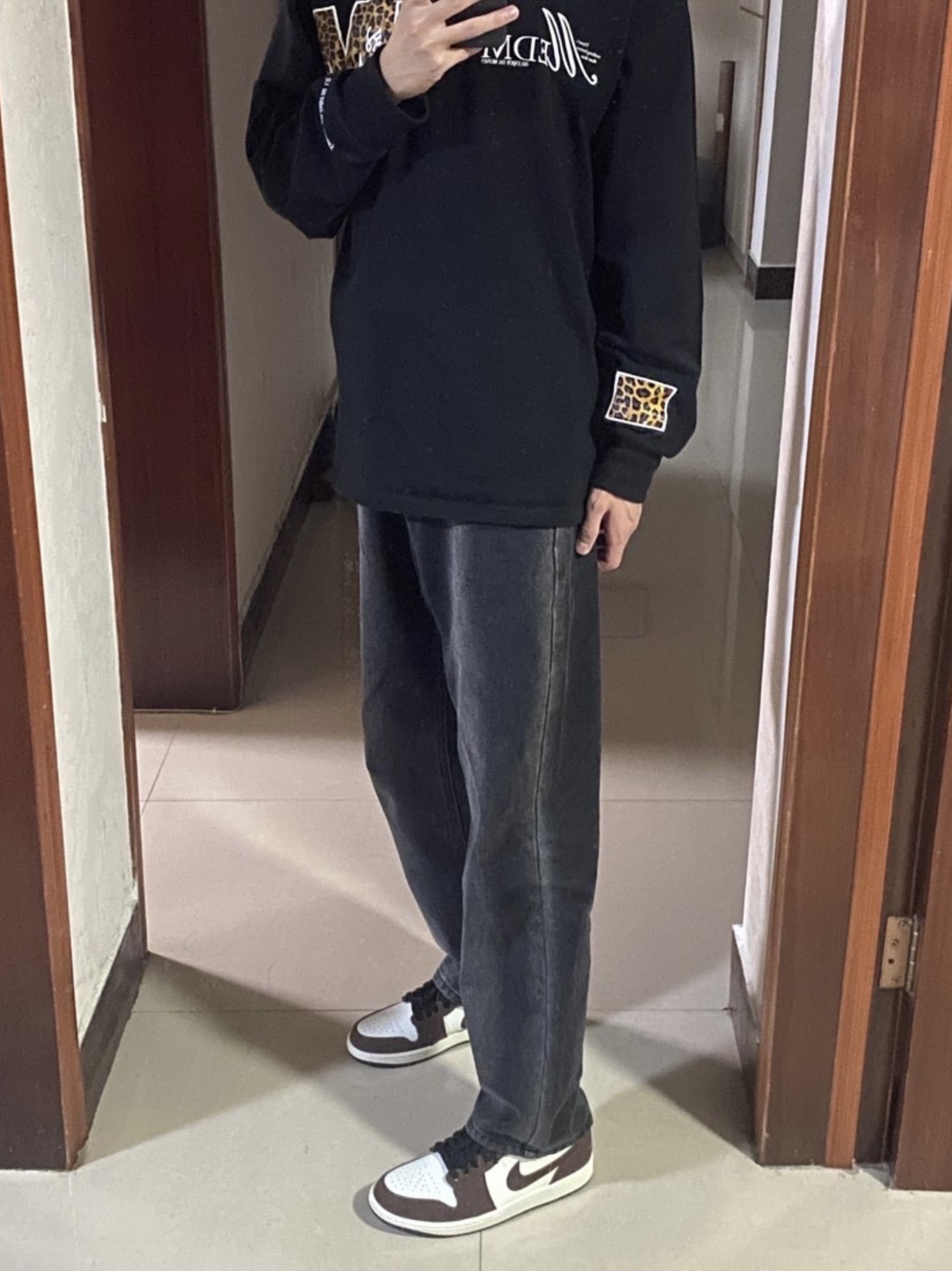Jordan 1 Low SE Chocolate Bliss 착용 스타일 - 4