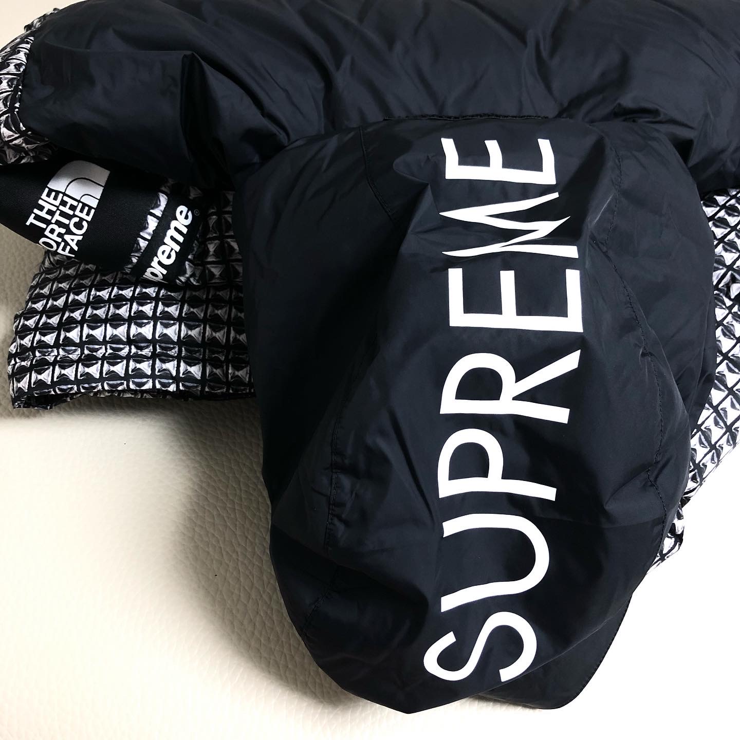 Supreme x The North Face Studded Nuptse Jacket Black - 21SS 착용 스타일 - 3